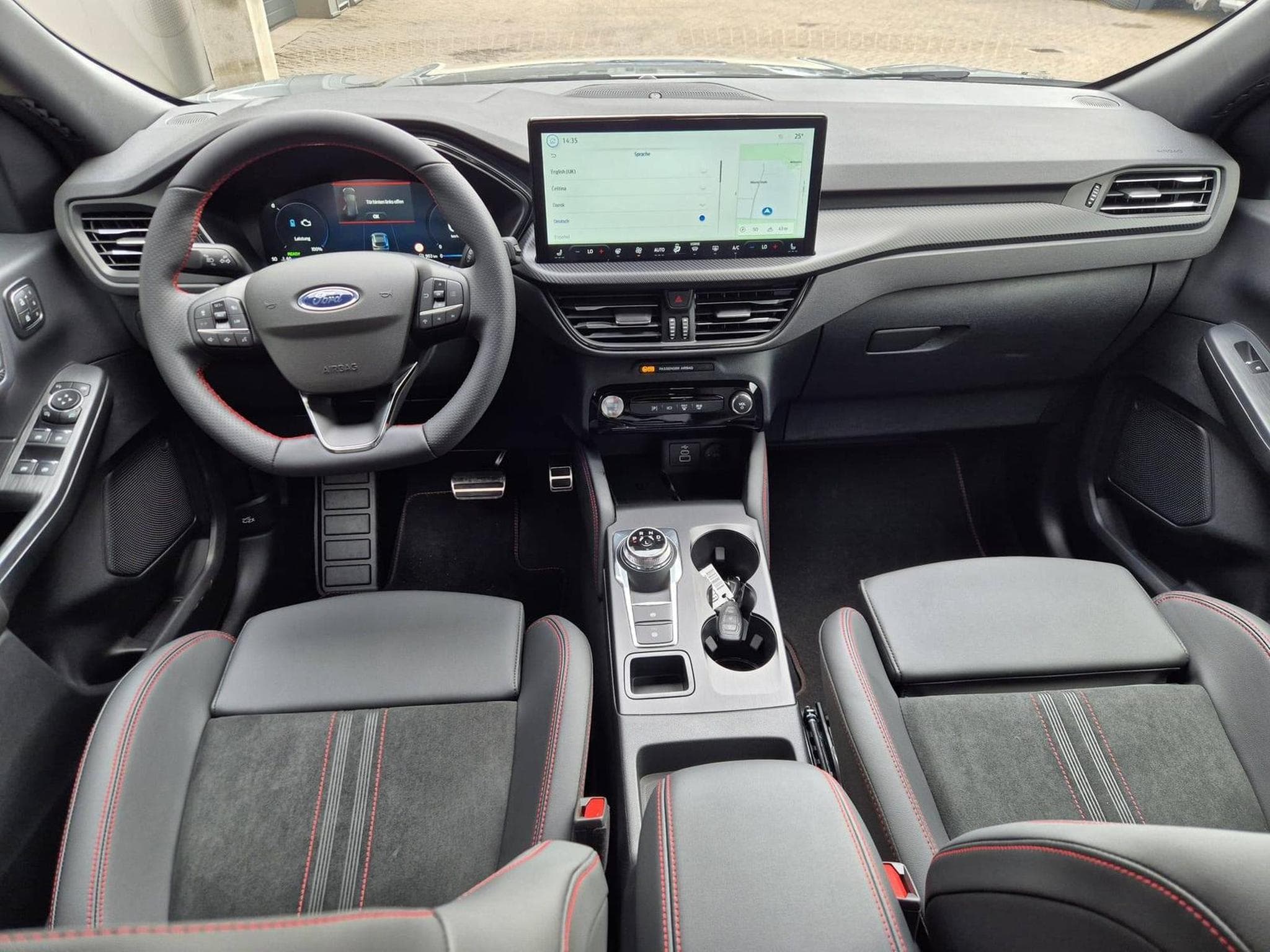 Ford Kuga ST-Line (2025) - Photo 18