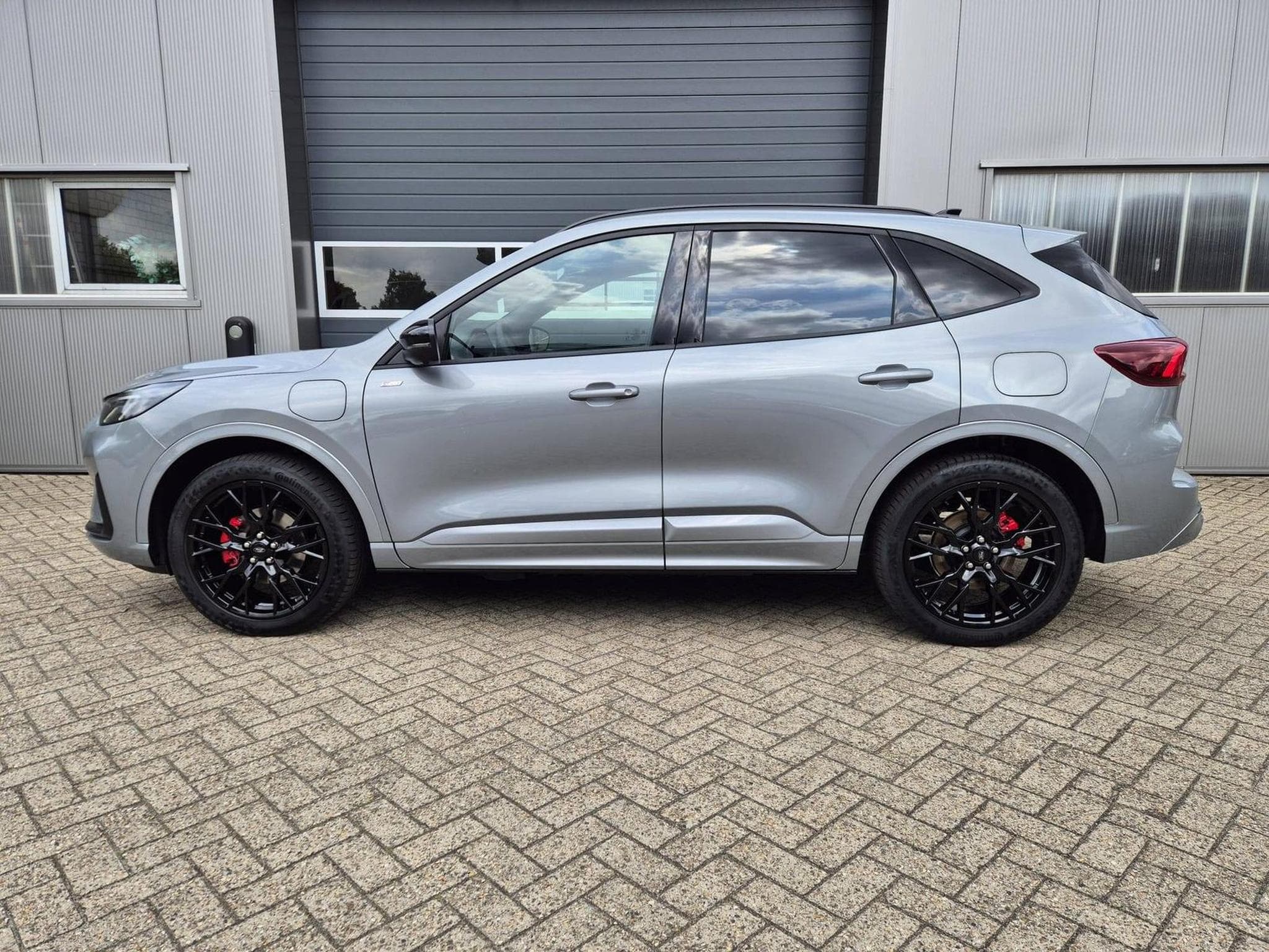 Ford Kuga ST-Line (2025) - Photo 2