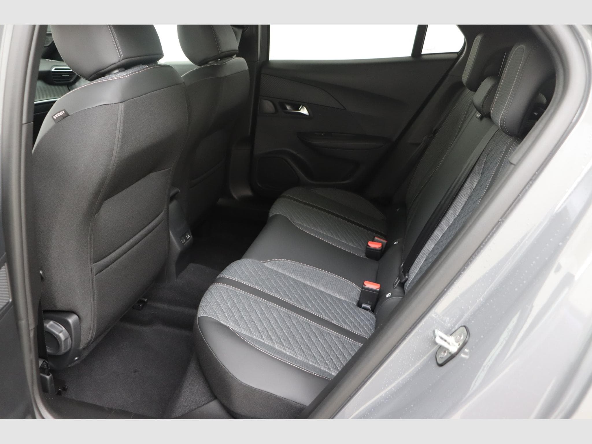 Peugeot 2008 Allure (2025) - Foto 16