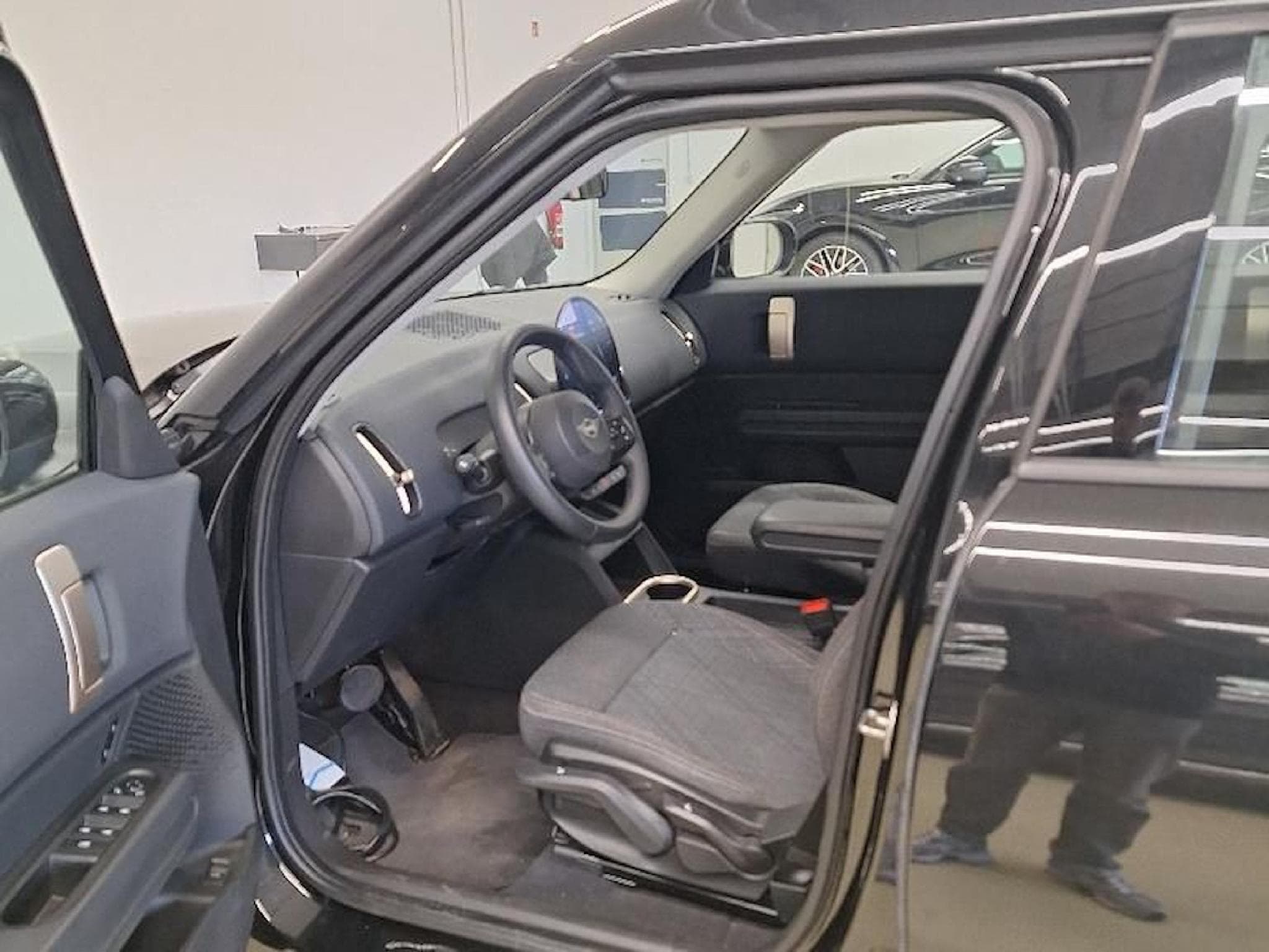 Mini Countryman Countryman E Essential Trim (2024) - Photo 12