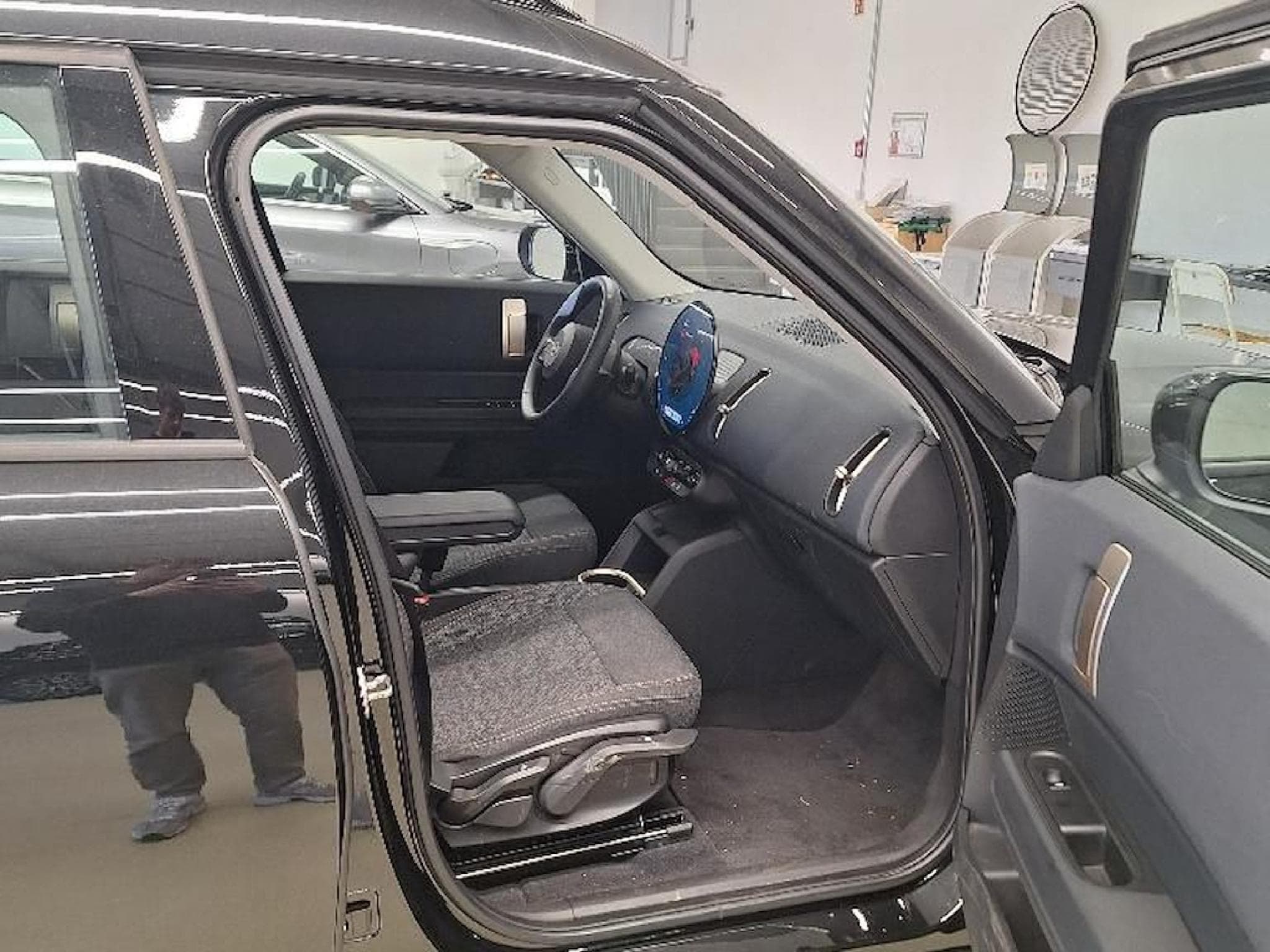 Mini Countryman Countryman E Essential Trim (2024) - Photo 17