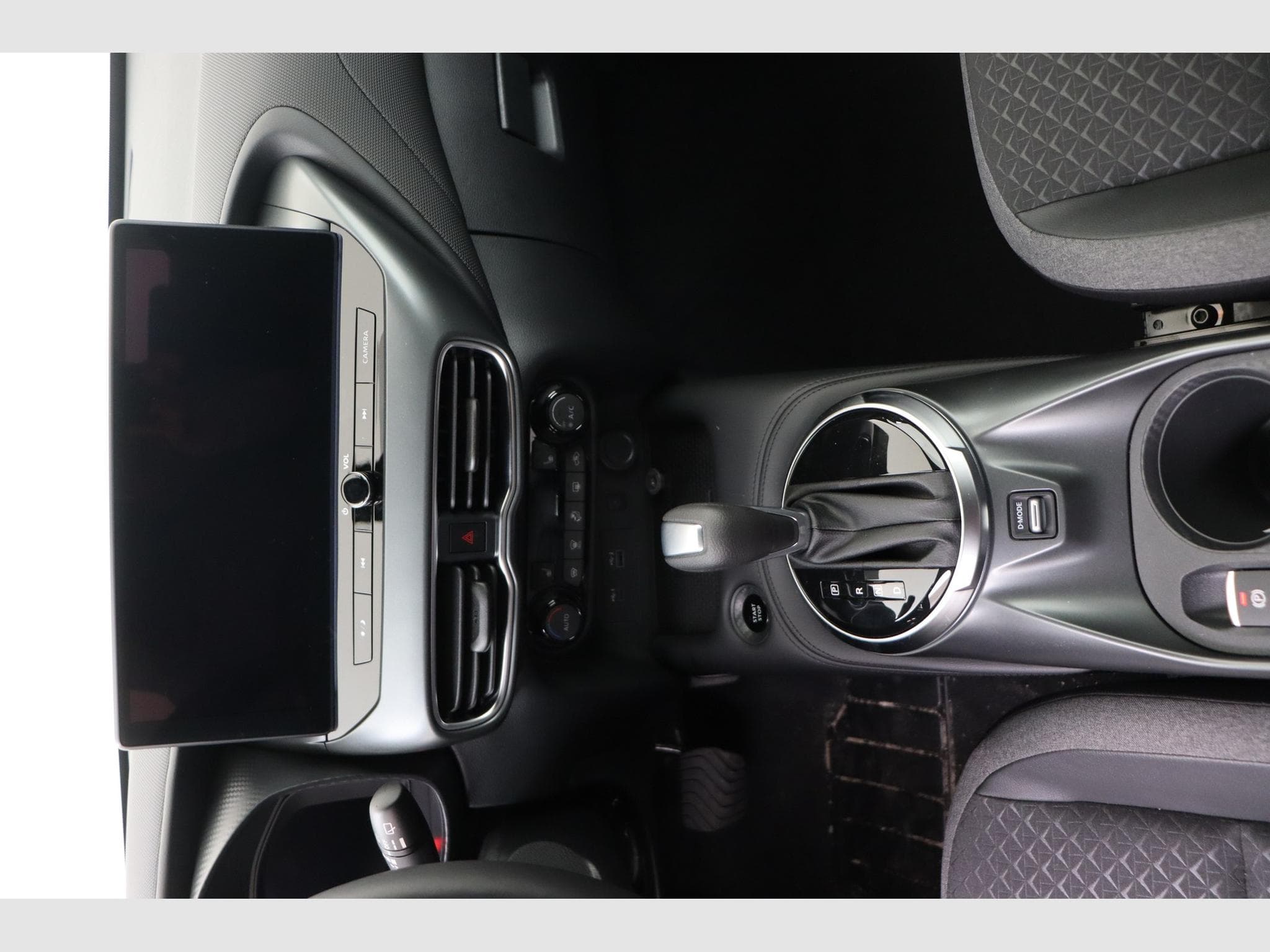 Nissan Juke N-Connecta / Cold Pack / Alloys 19 Aero / SEP (MY25) (2026) - Photo 12