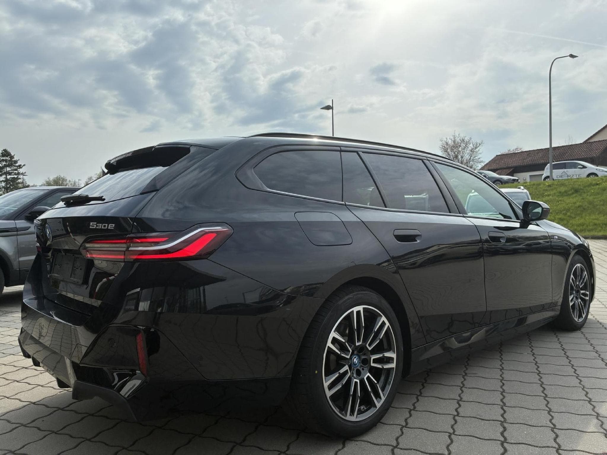Bmw 530 5er - 530 e M Sport (EURO 6e) (2024) - Photo 5