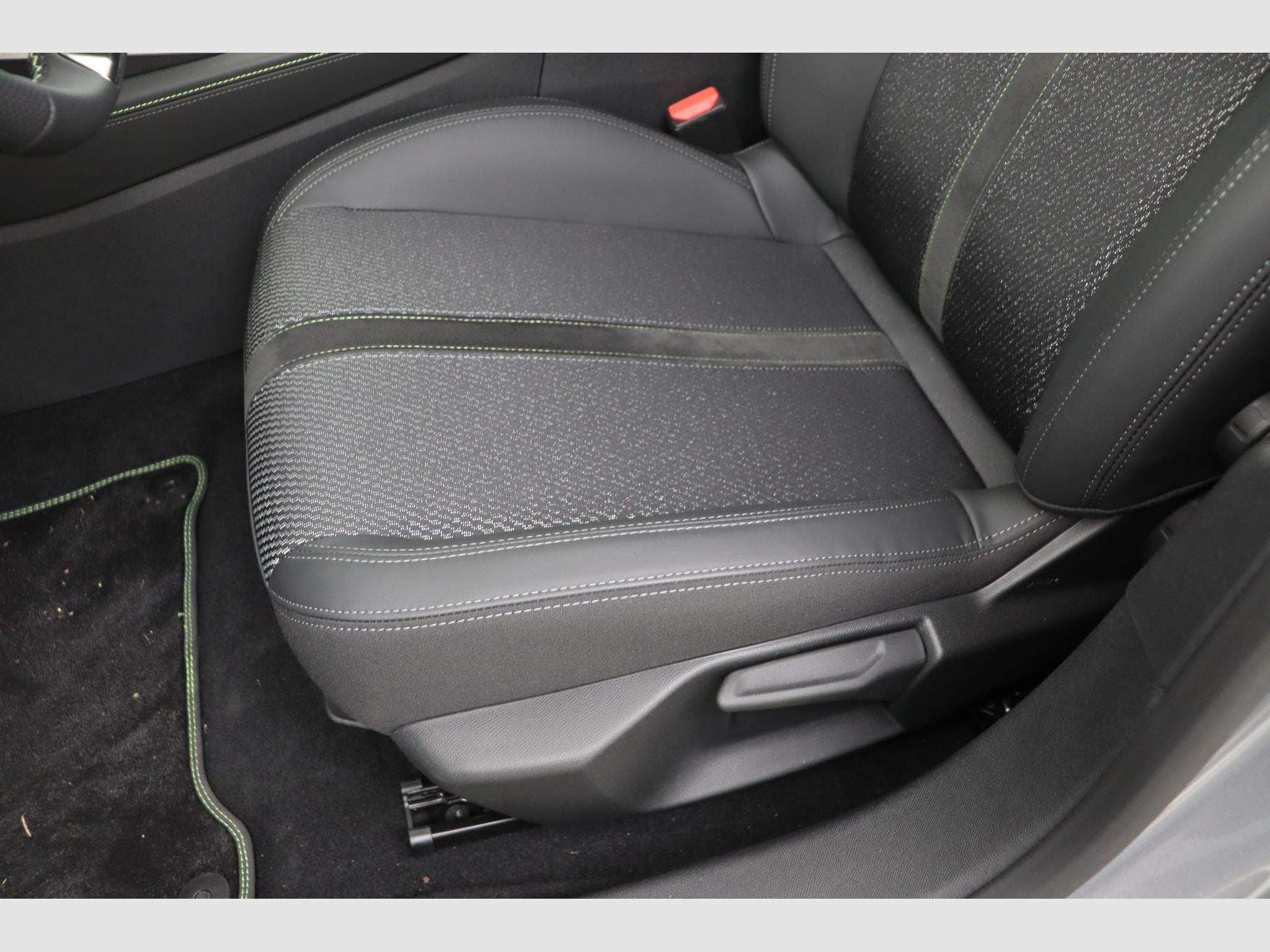 Peugeot 308 GT (2026) - Photo 15