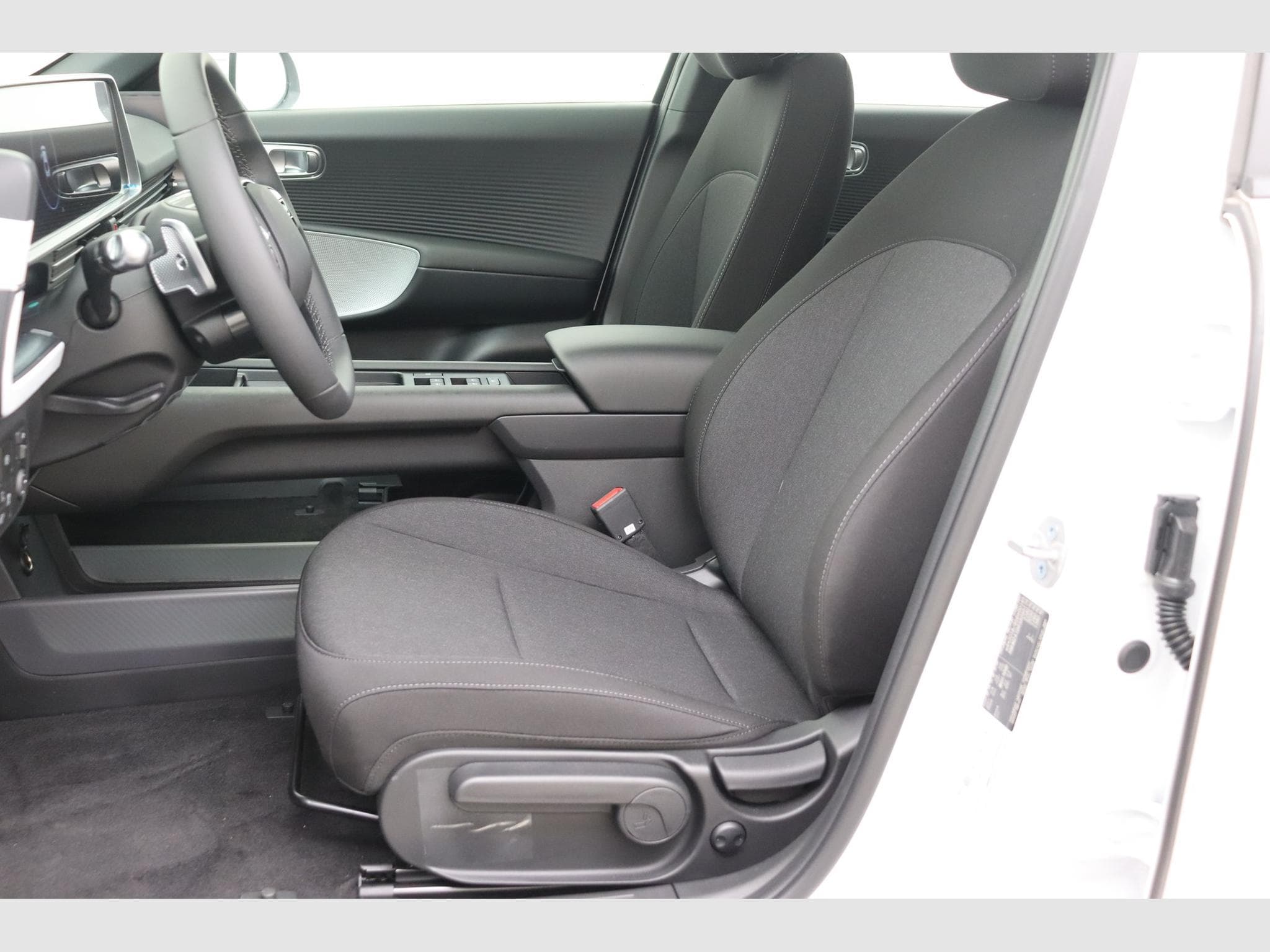 Hyundai IONIQ 6 Core (2026) - Photo 13