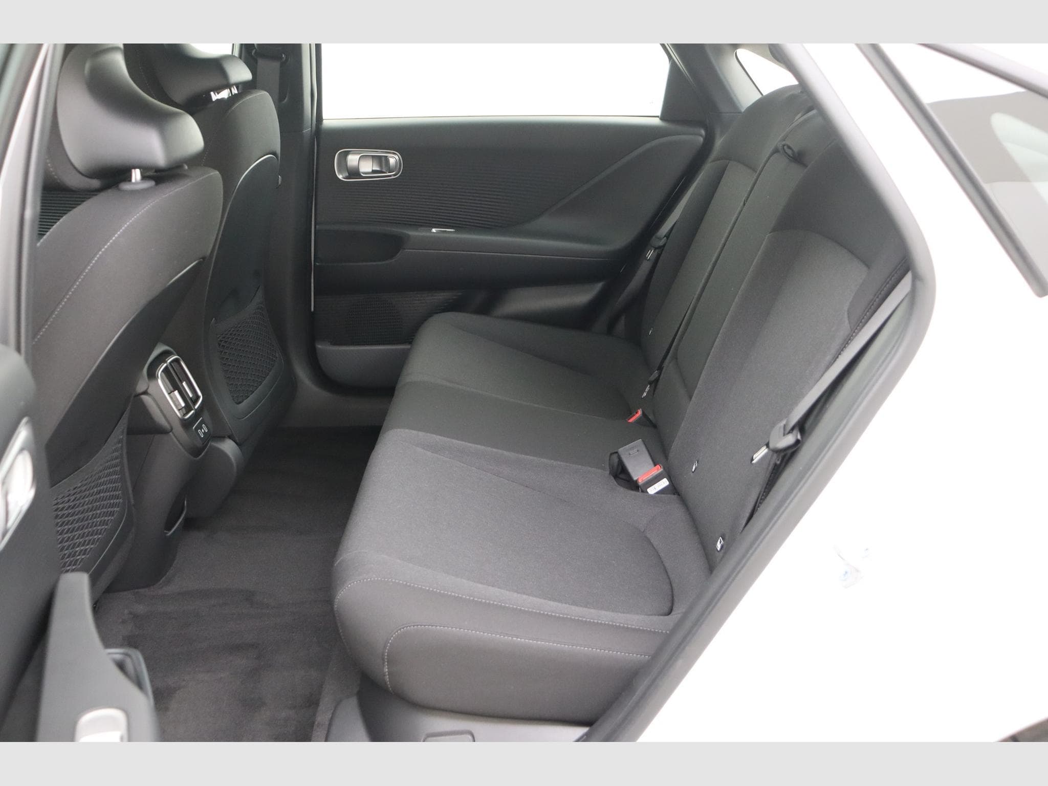 Hyundai IONIQ 6 Core (2026) - Photo 16