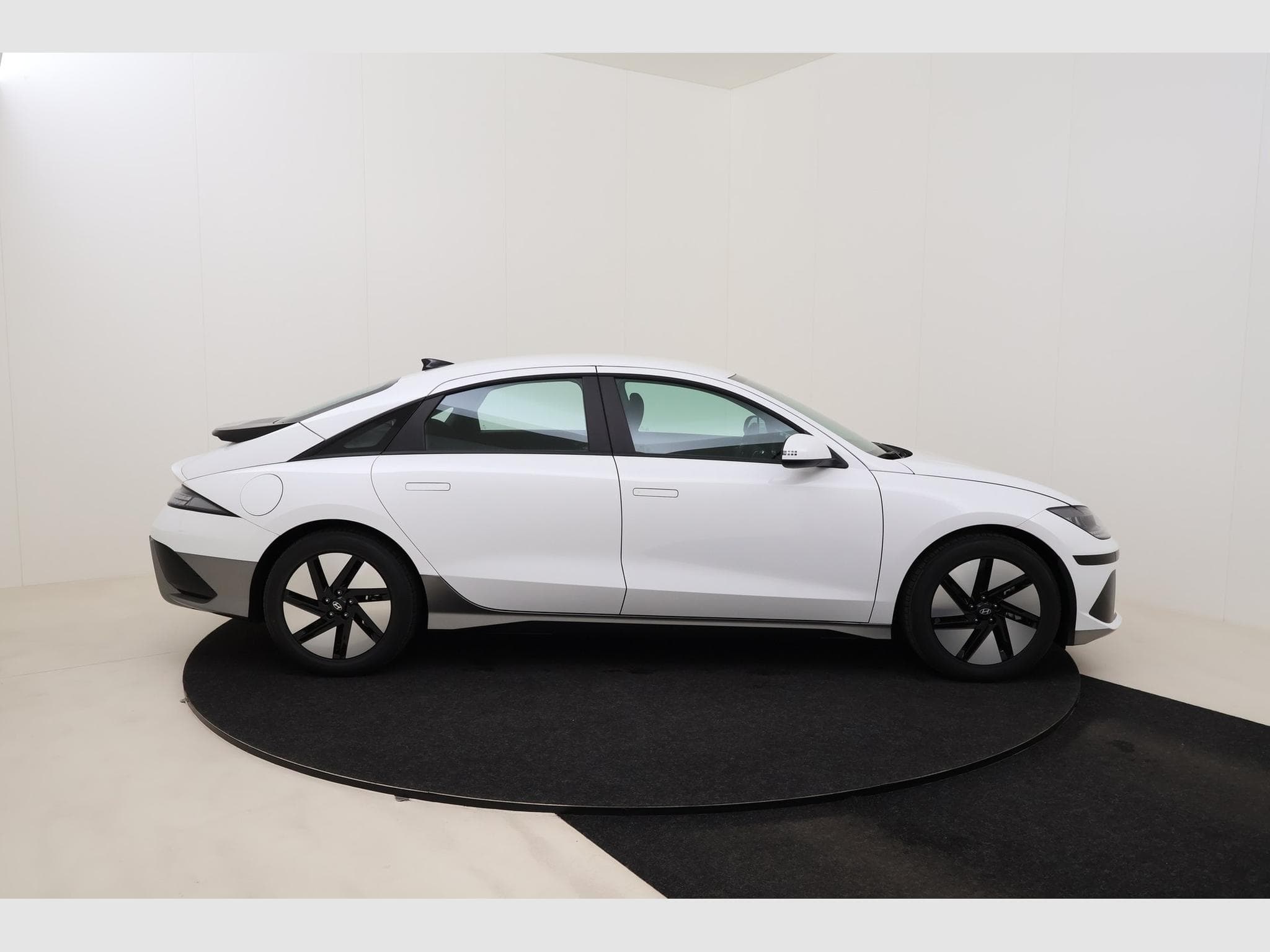 Hyundai IONIQ 6 Core (2026) - Photo 4