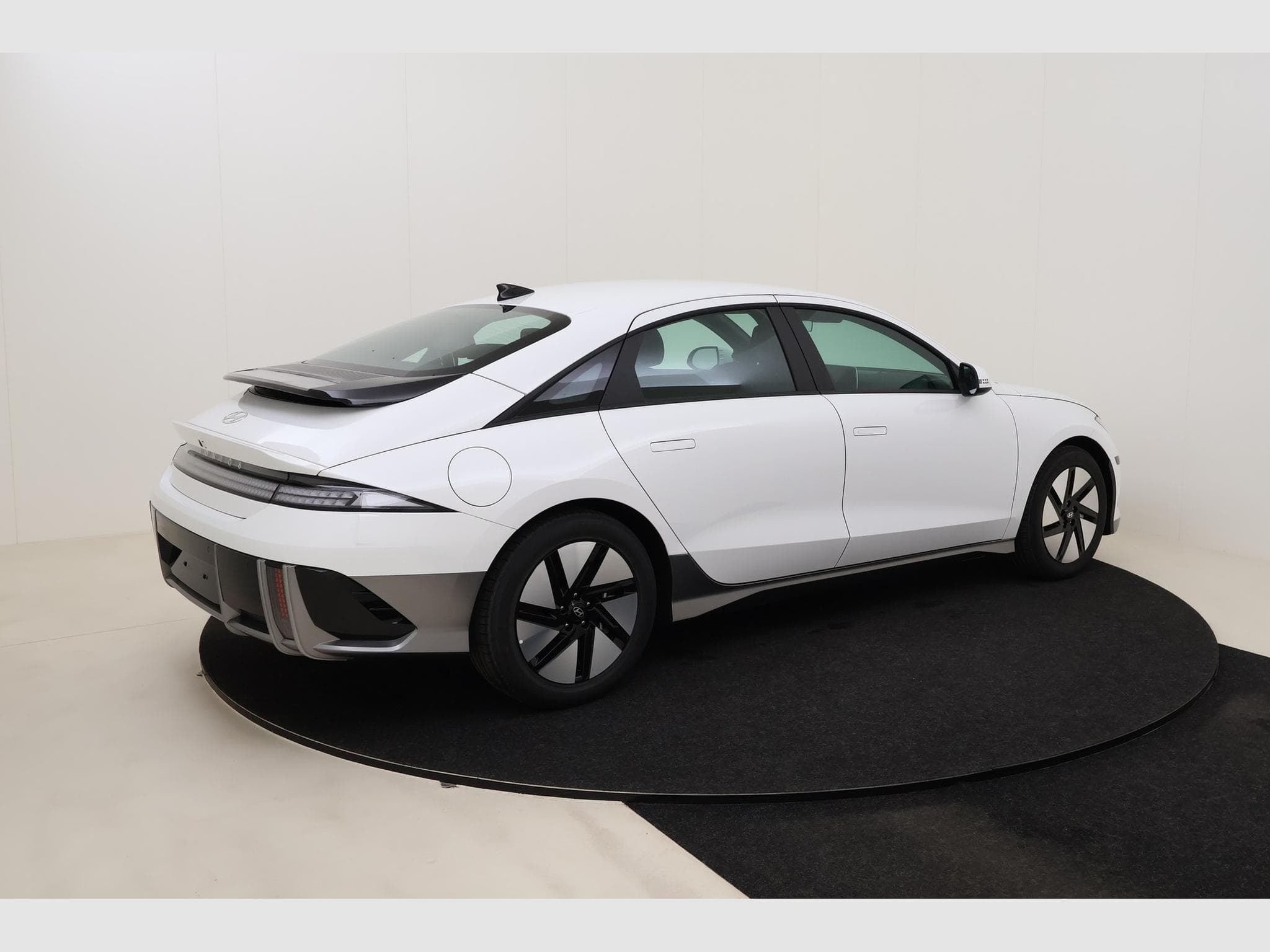 Hyundai IONIQ 6 Core (2026) - Photo 5