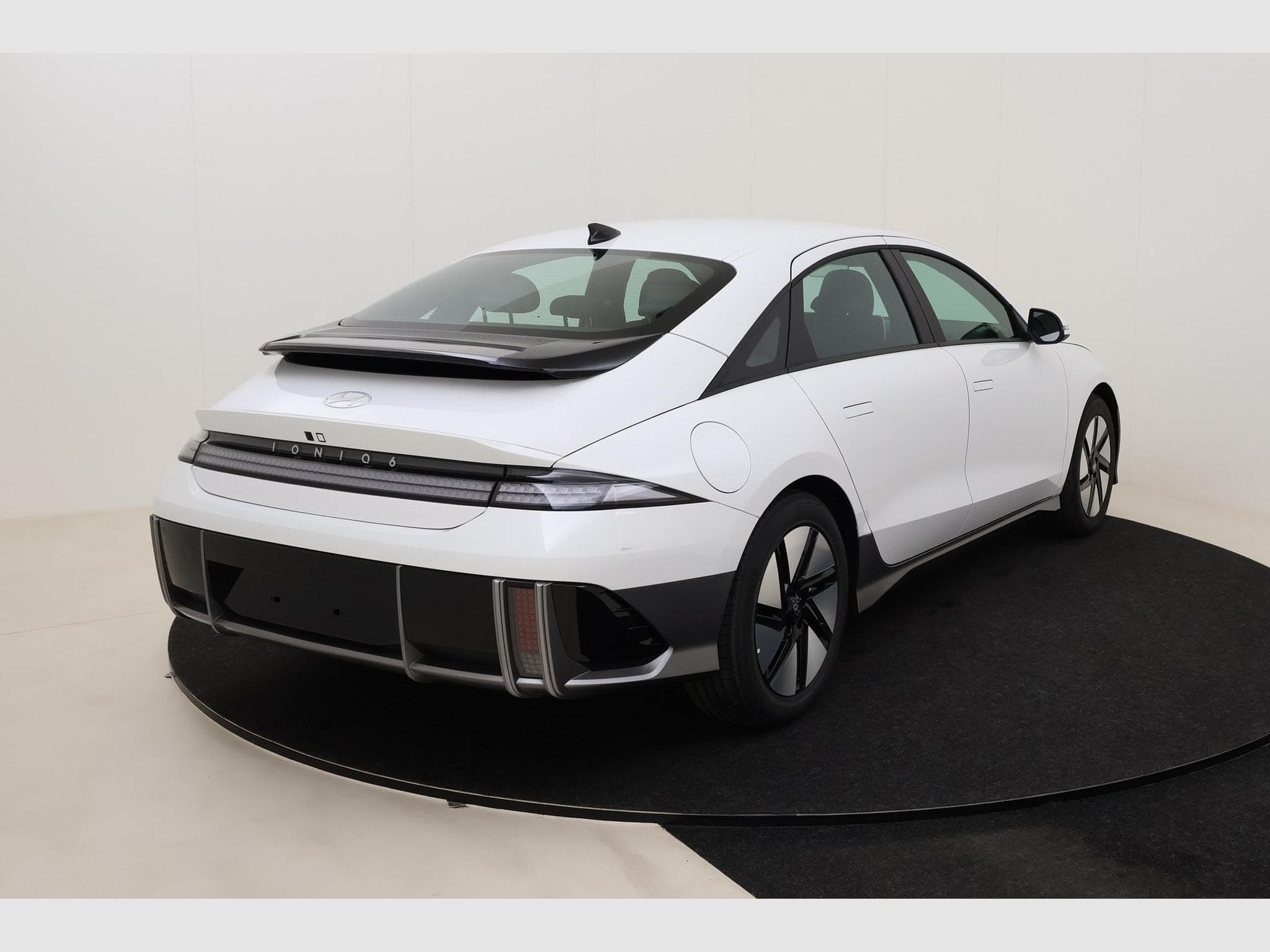 Hyundai IONIQ 6 Core (2026) - Photo 6