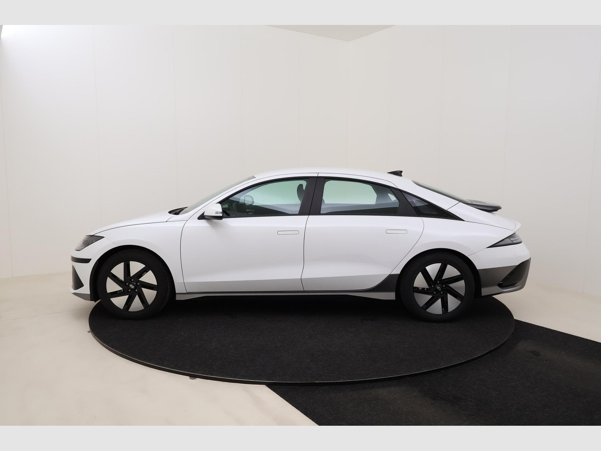 Hyundai IONIQ 6 Core (2026) - Photo 9