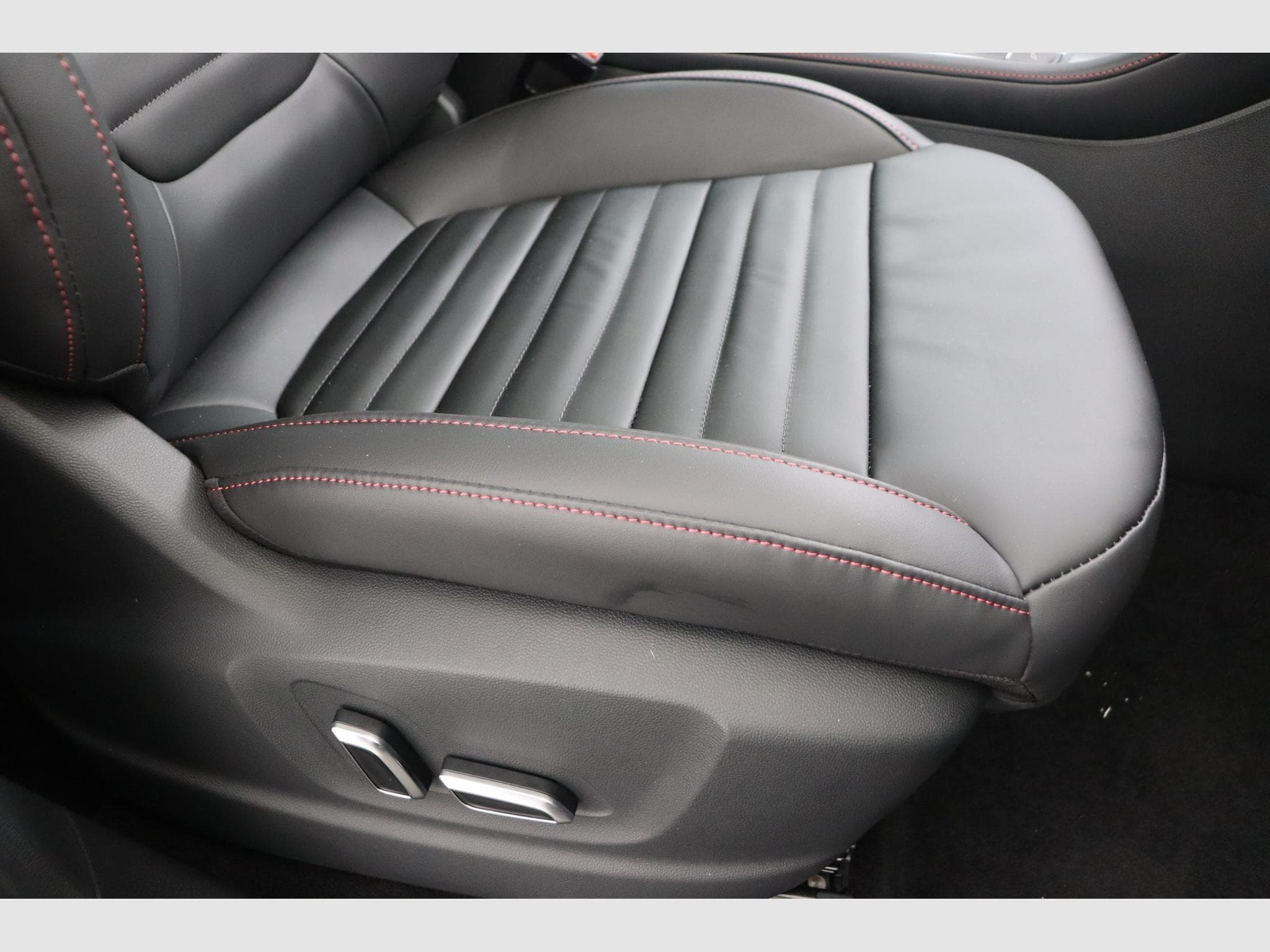 Mg HS Luxury (2025) - Photo 15