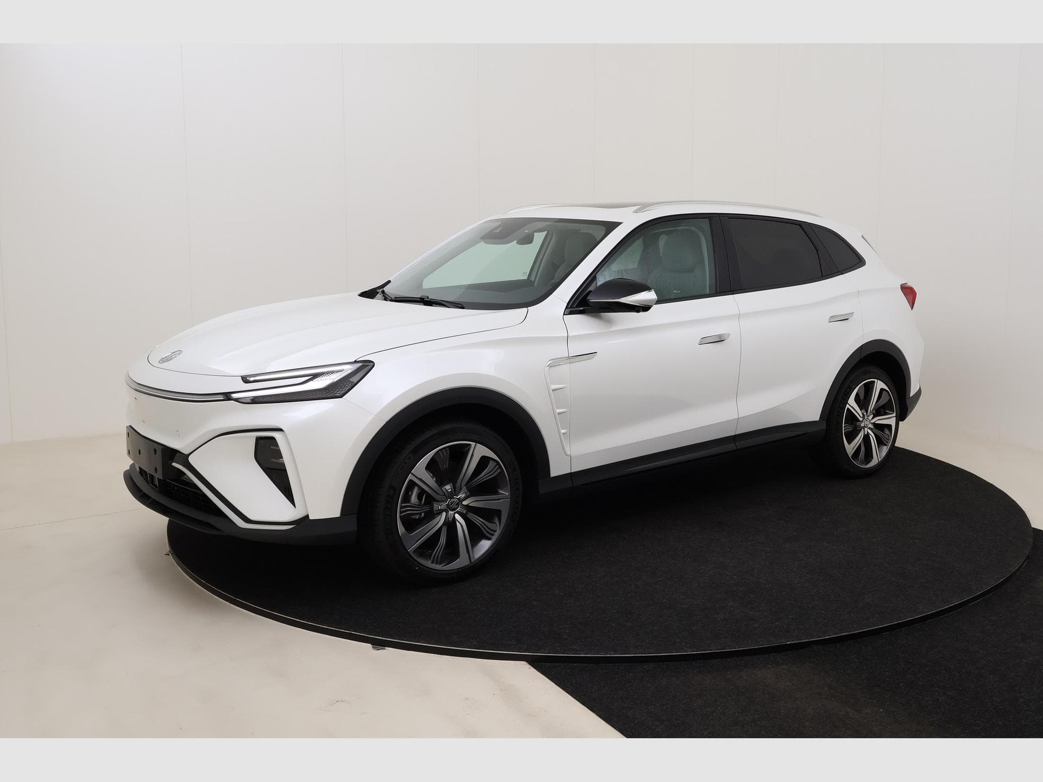 Mg Marvel R Luxury (2025) - Photo 10