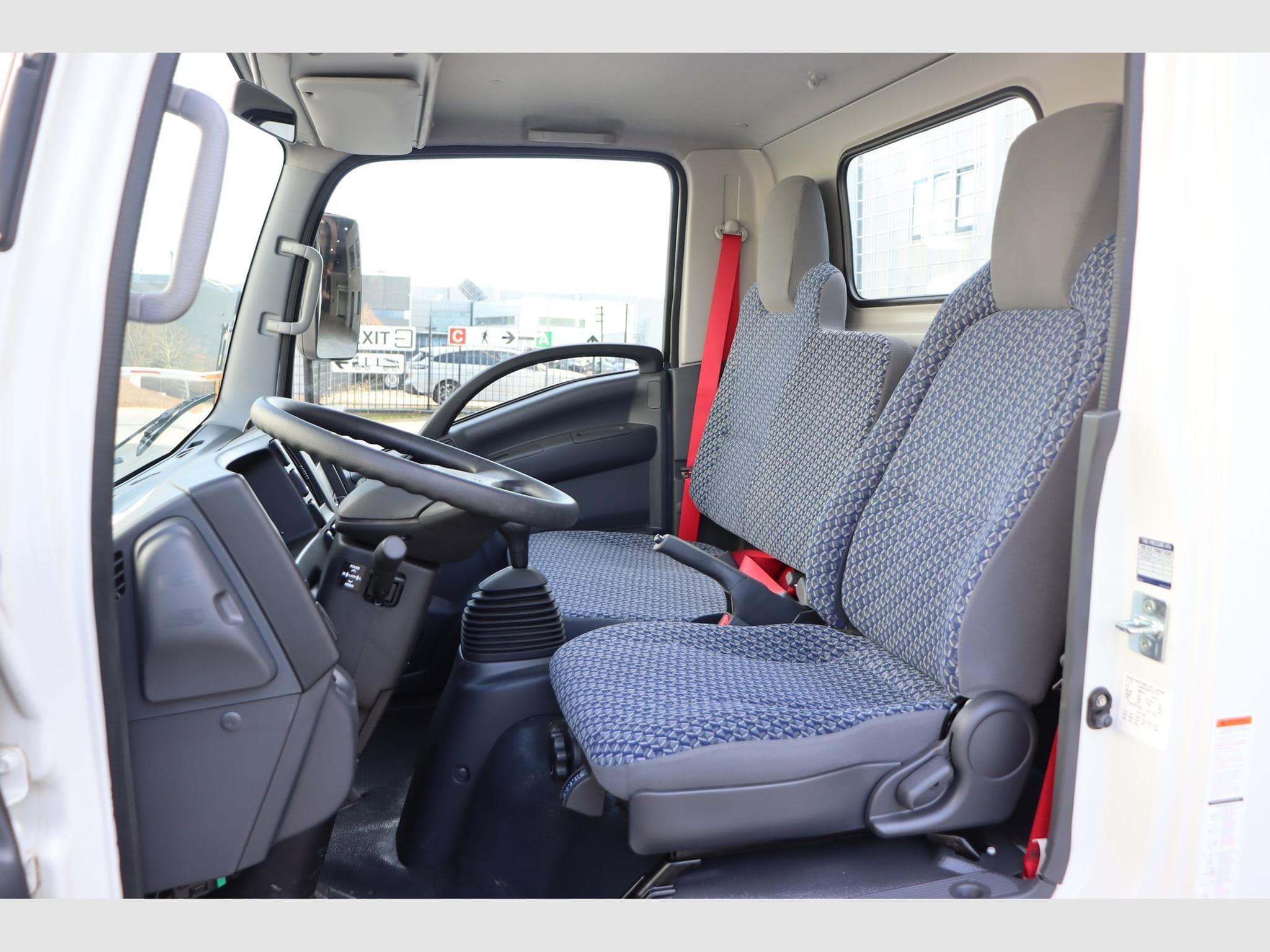 Isuzu N-Serie L 3.5T CityCab MY22 (2025) - Photo 11