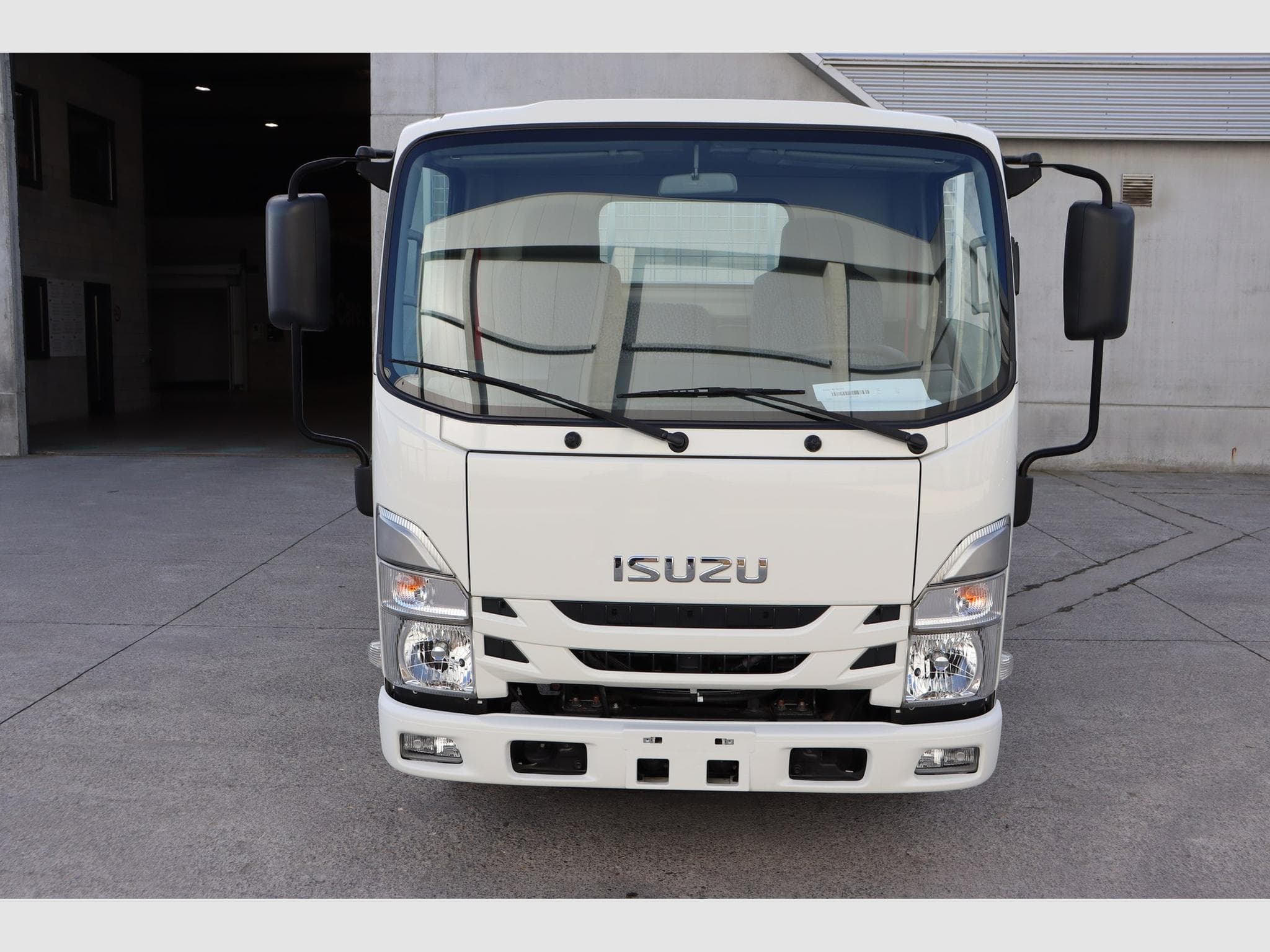 Isuzu N-Serie L 3.5T CityCab MY22 (2025) - Photo 2