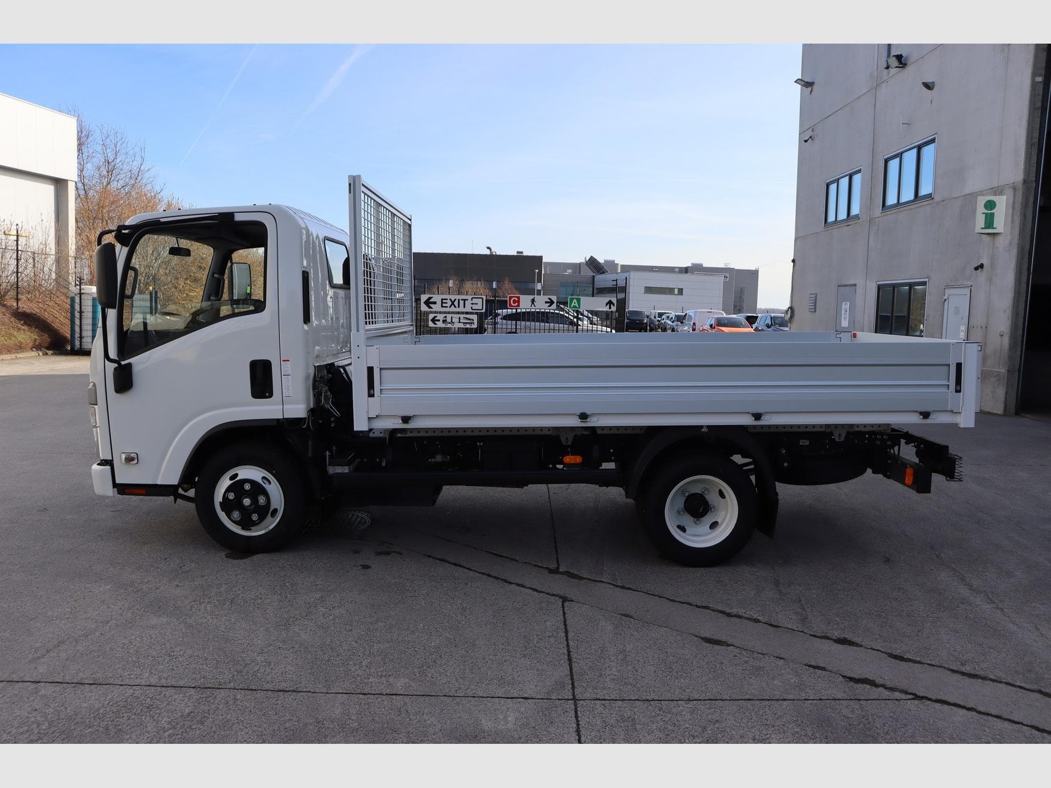 Isuzu N-Serie L 3.5T CityCab MY22 (2025) - Photo 4