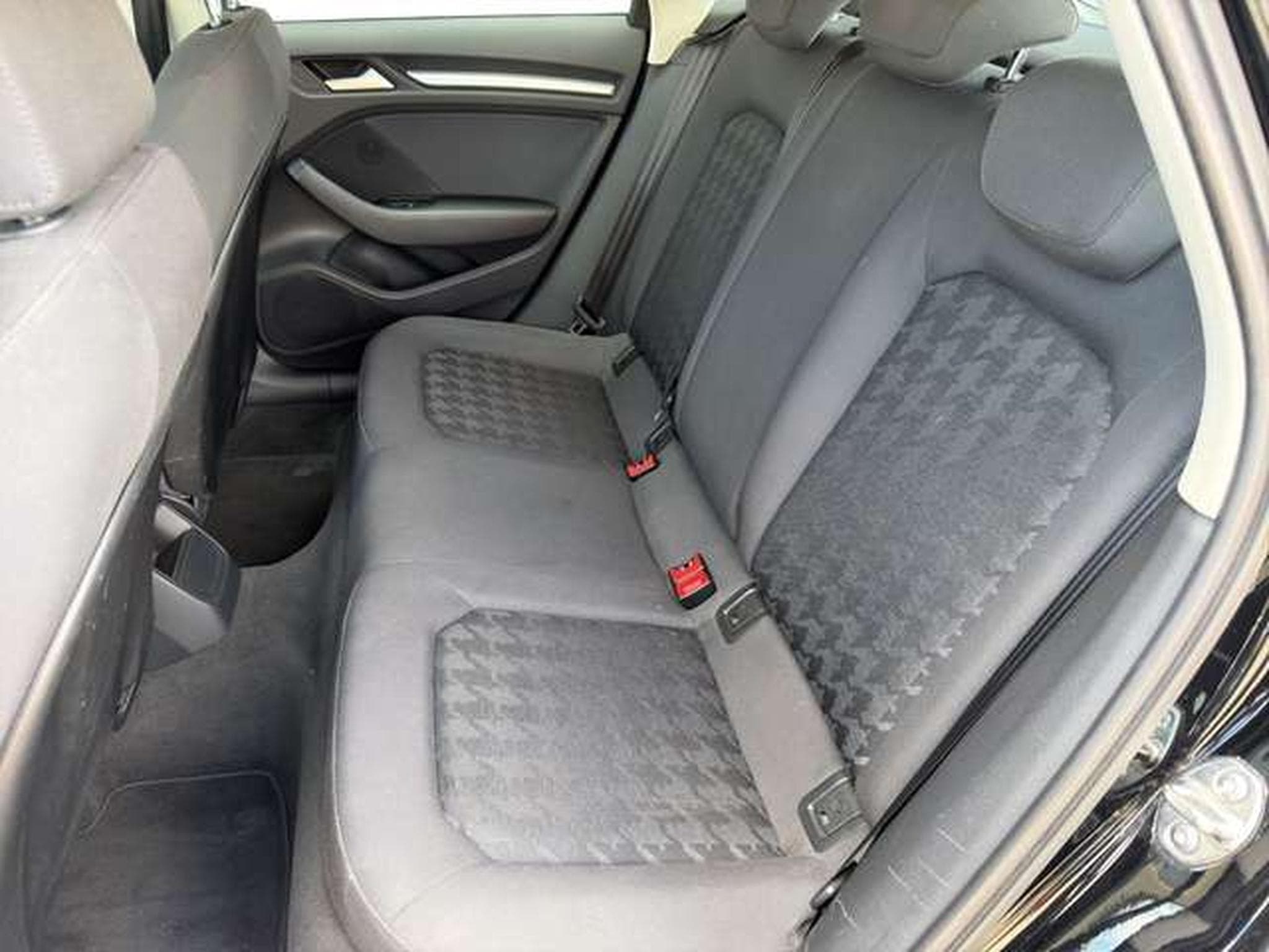Audi A3 Sportback 2.0 TDI/Navi/PDC v+h/SHZ (2015) - Photo 17