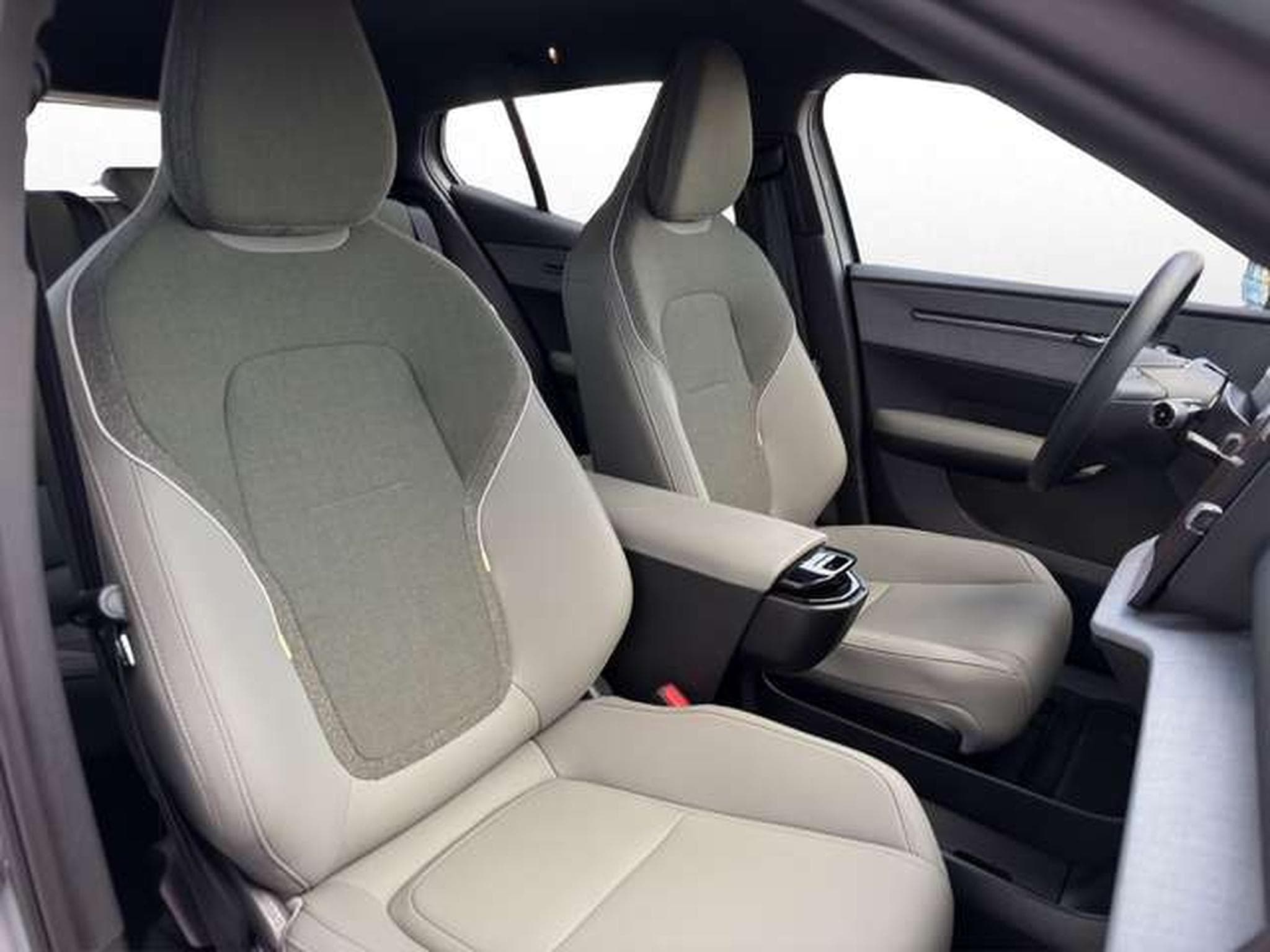 Volvo EX30 Plus 2WD Pure Electric/ACC/Winter/Harmann-K (2024) - Photo 17