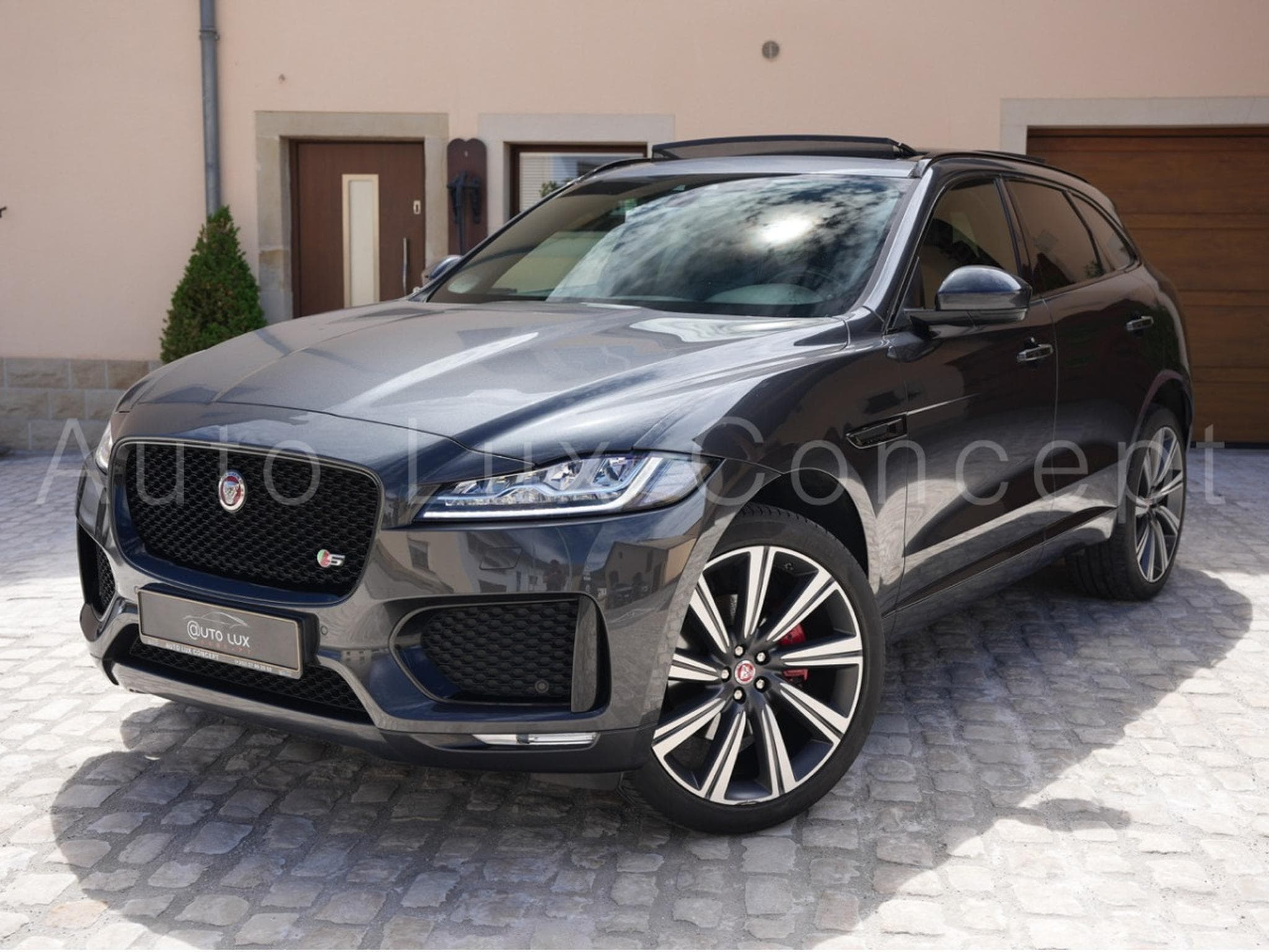 Jaguar F-Pace 30d S AWD (2018) - Photo 1