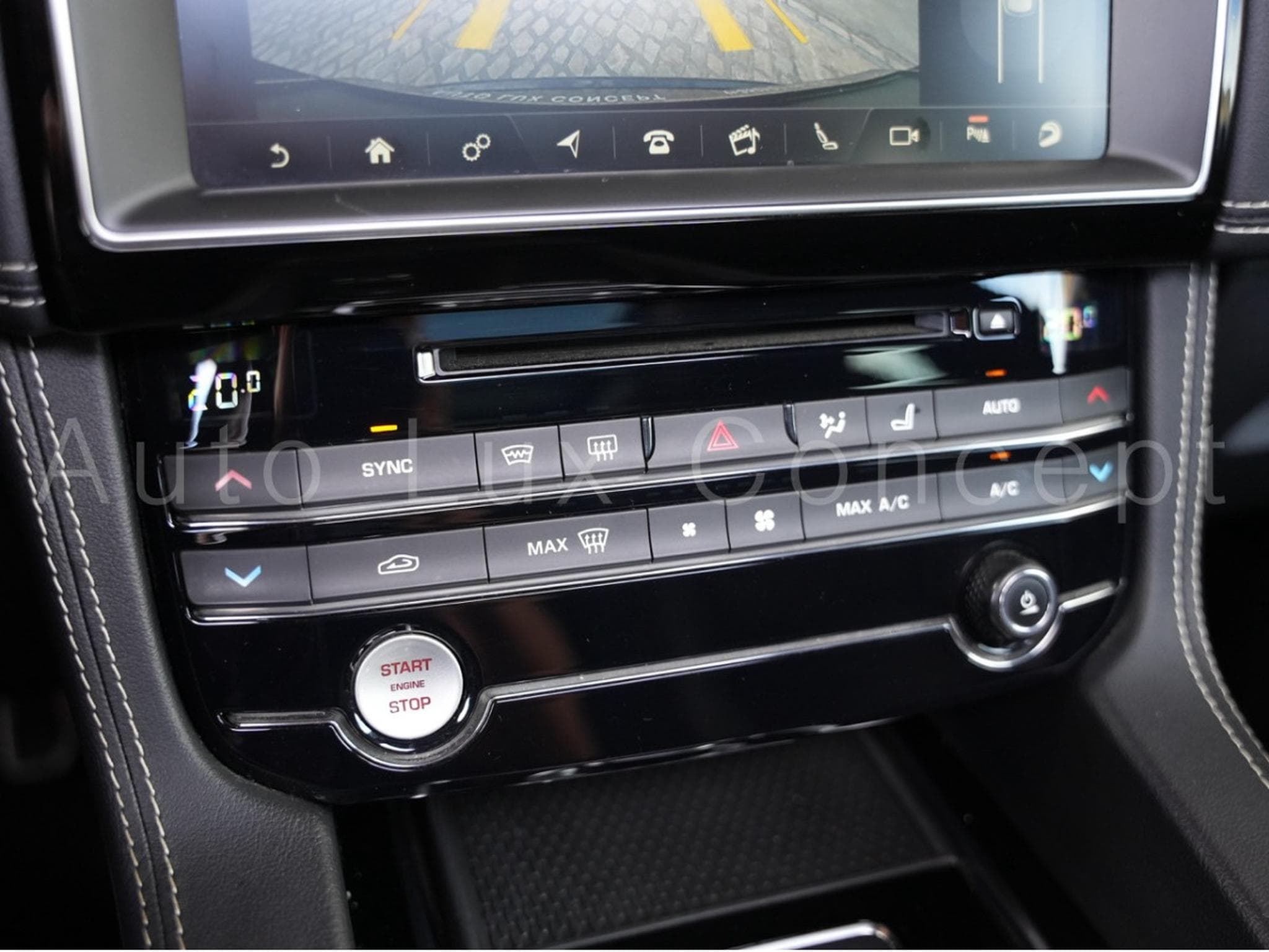 Jaguar F-Pace 30d S AWD (2018) - Photo 20