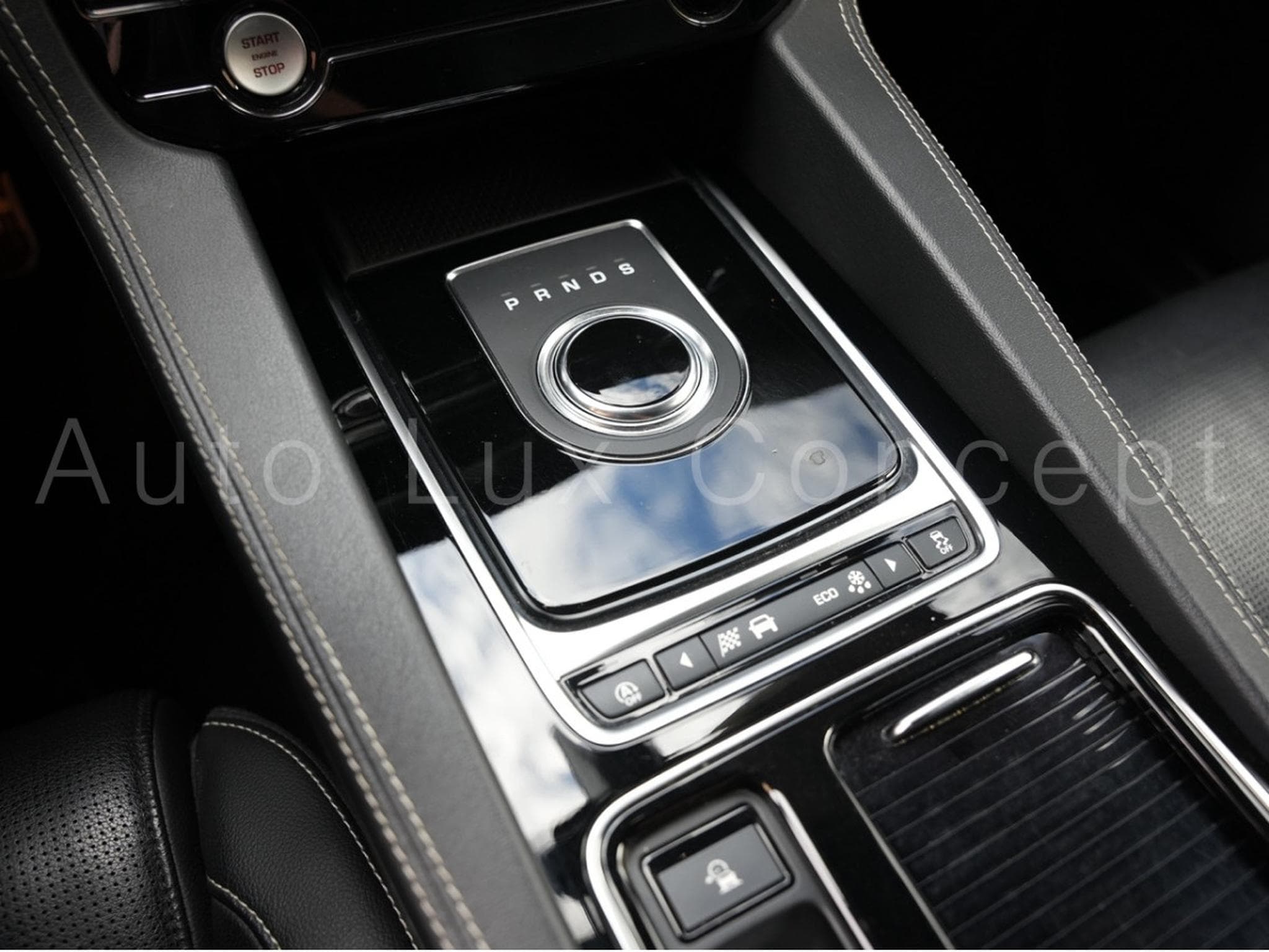 Jaguar F-Pace 30d S AWD (2018) - Photo 21