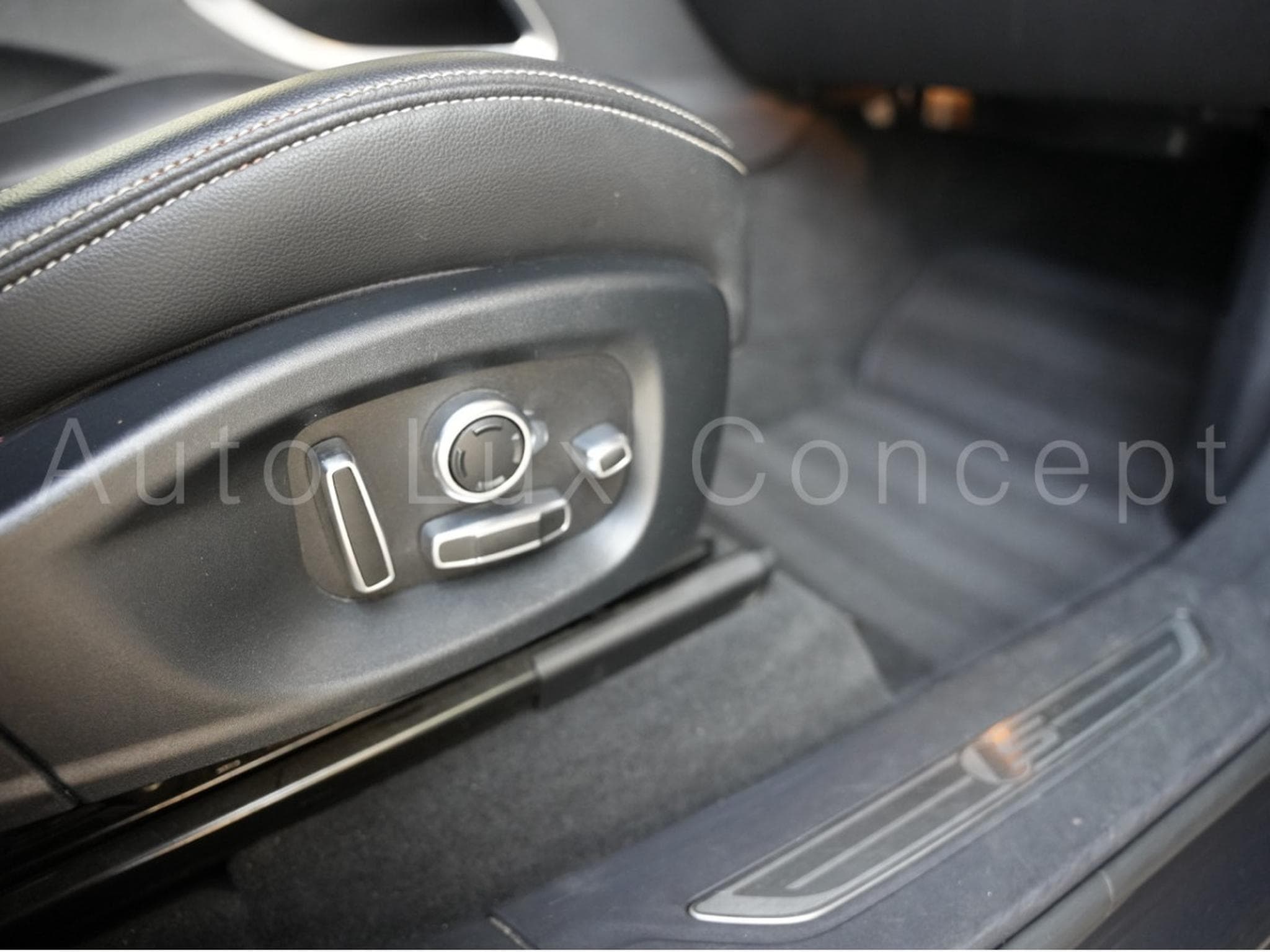 Jaguar F-Pace 30d S AWD (2018) - Photo 23