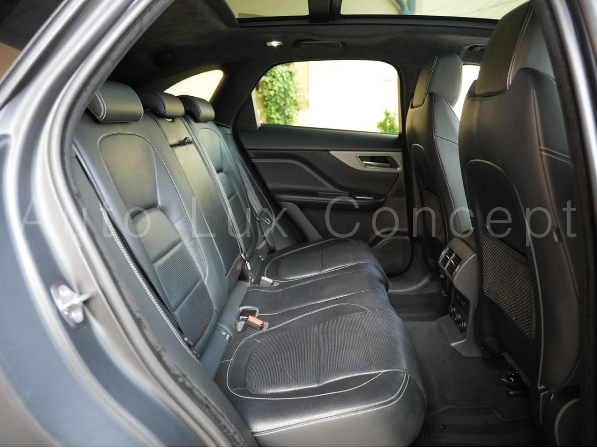 Jaguar F-Pace 30d S AWD (2018) - Photo 28