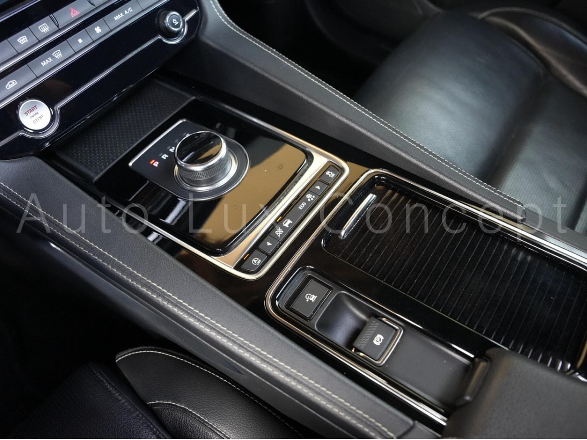 Jaguar F-Pace 30d S AWD (2018) - Photo 29