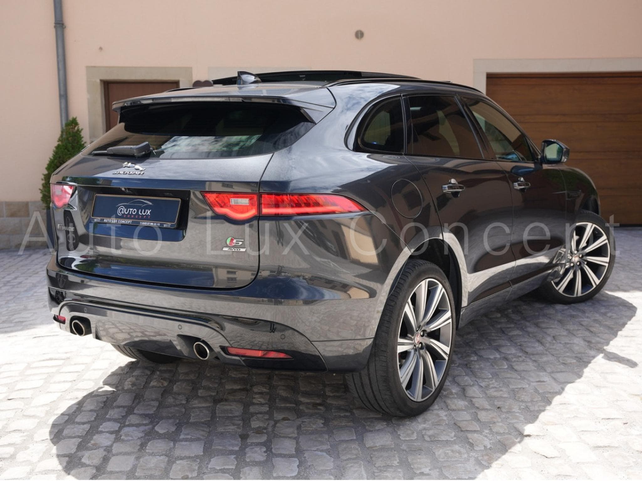 Jaguar F-Pace 30d S AWD (2018) - Photo 3