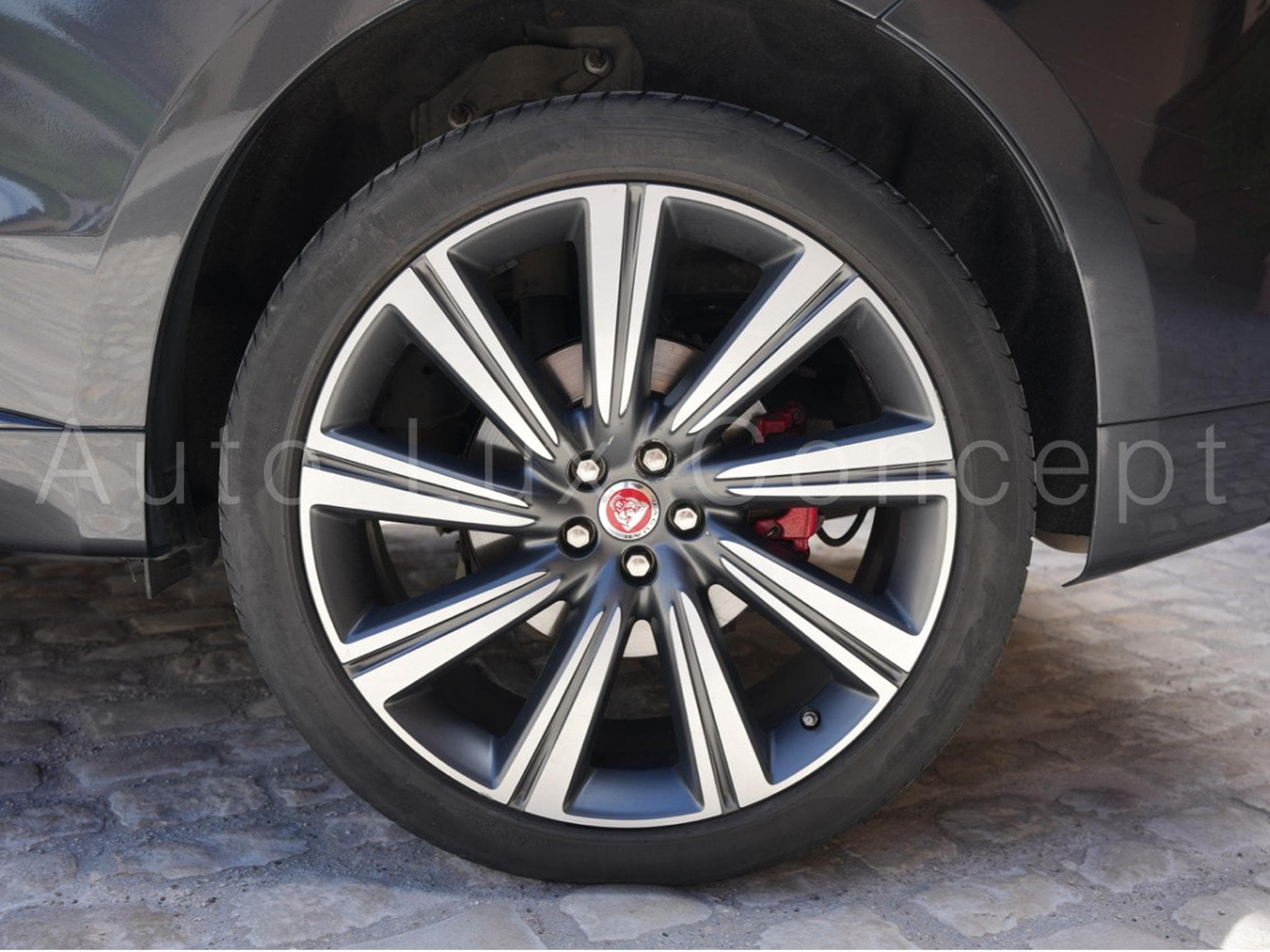 Jaguar F-Pace 30d S AWD (2018) - Photo 30