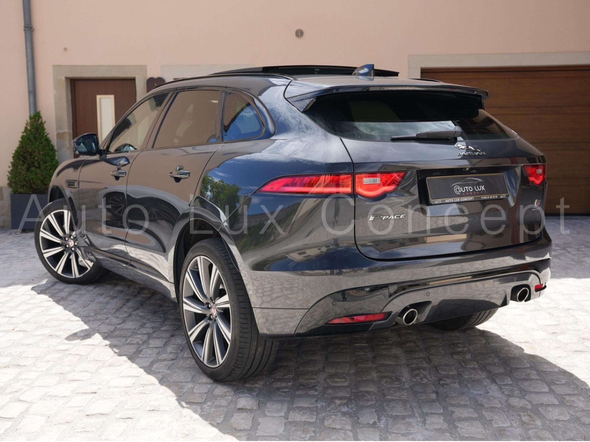 Jaguar F-Pace 30d S AWD (2018) - Photo 4