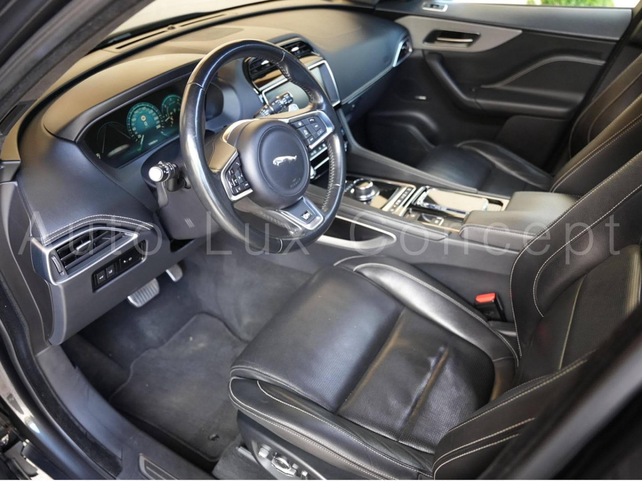Jaguar F-Pace 30d S AWD (2018) - Photo 5