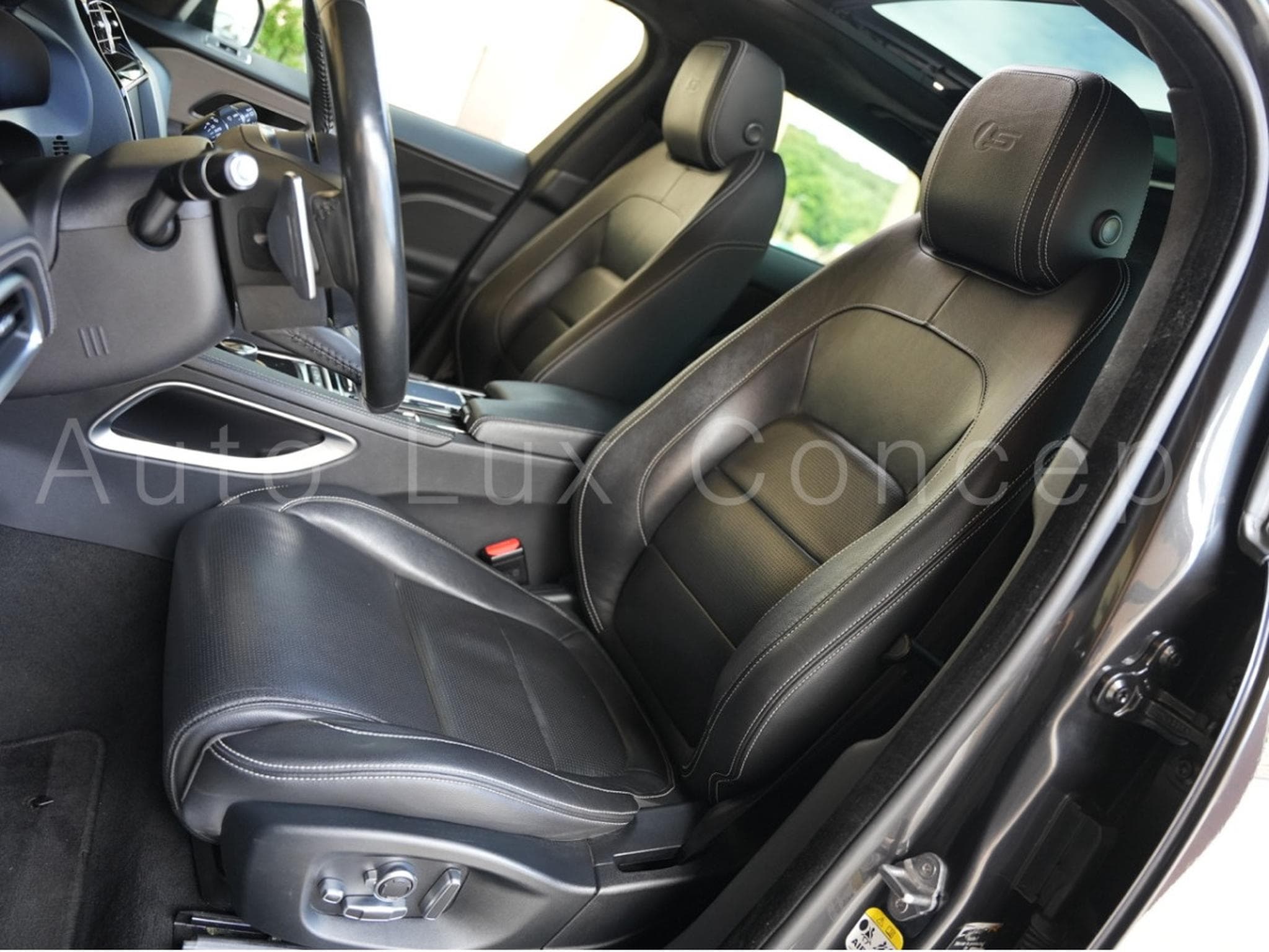 Jaguar F-Pace 30d S AWD (2018) - Photo 7