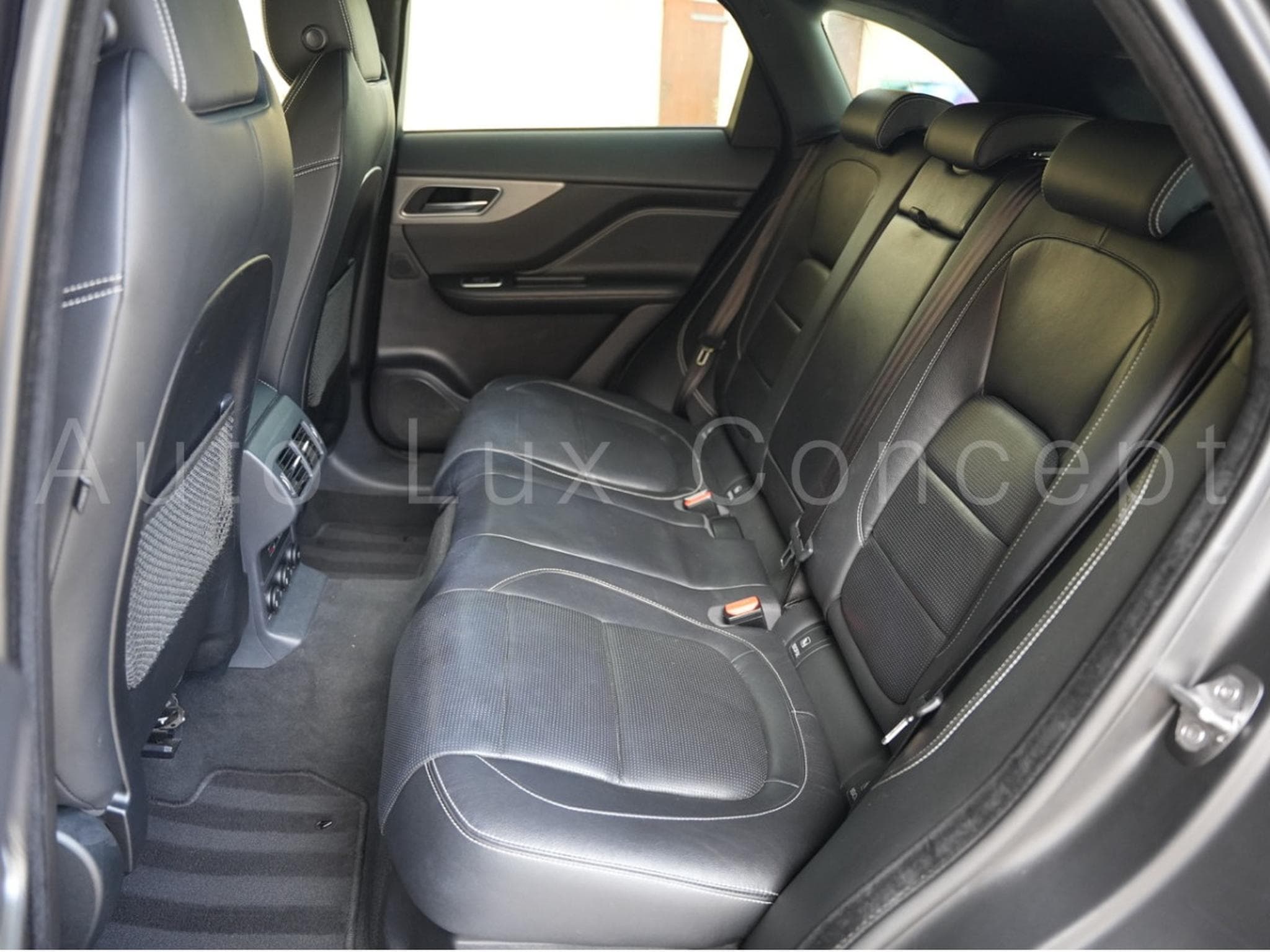 Jaguar F-Pace 30d S AWD (2018) - Photo 8