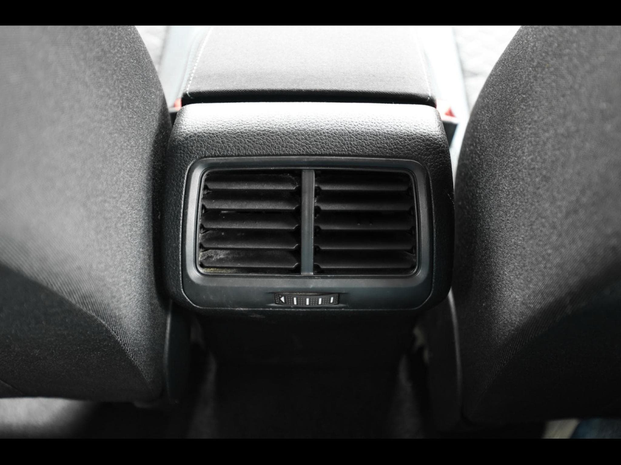VW Golf 1.5 TSI 150 DSG IQ.DRIVE – TUNGSTEN SILVER (2019) - Foto 18