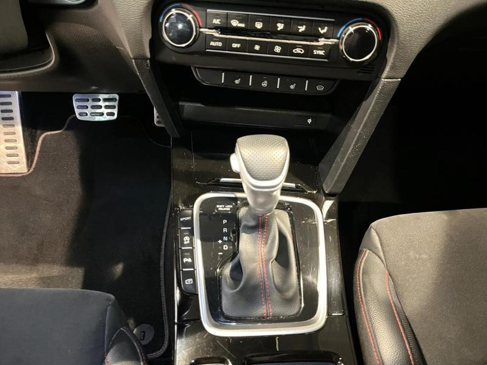 Kia Pro Ceed Proceed GT 1.6 T-GDI 204 (2023) - Photo 6