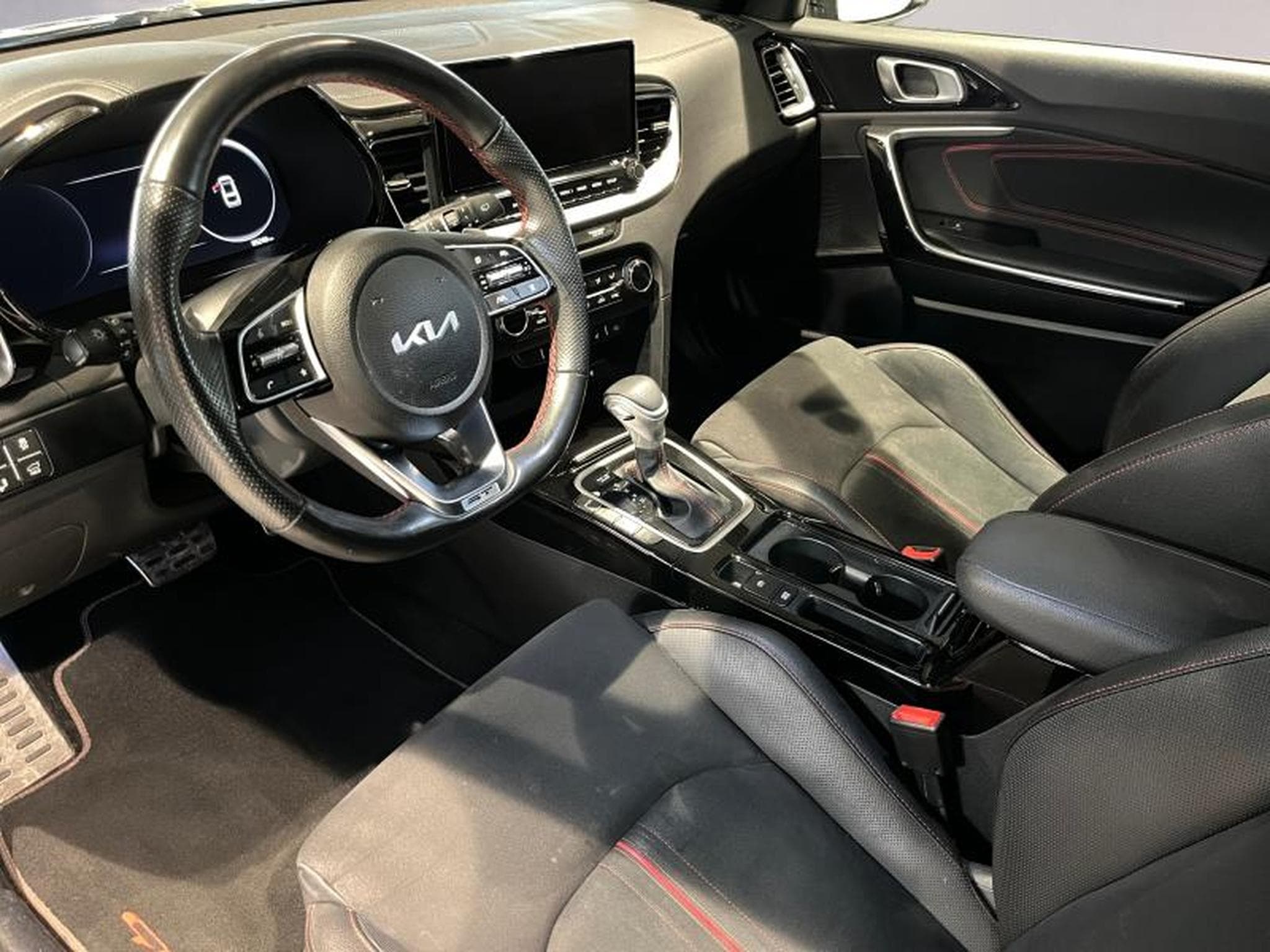 Kia Pro Ceed Proceed GT 1.6 T-GDI 204 (2023) - Photo 9