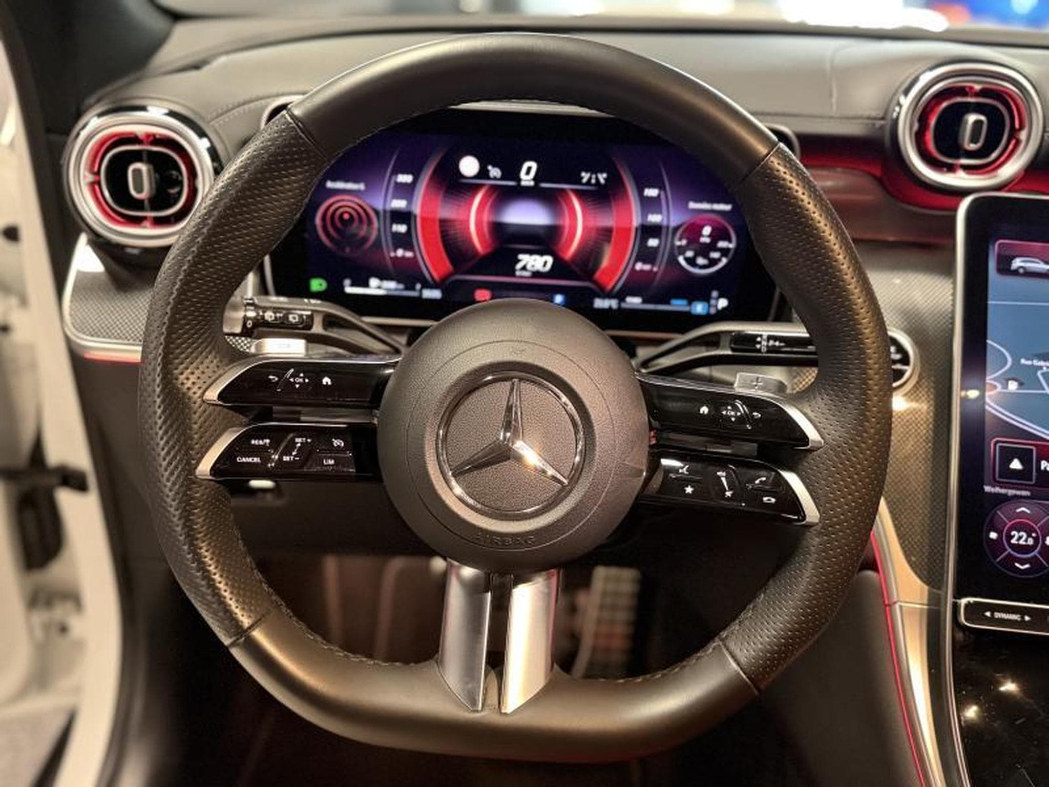 Mercedes GLC 200 AMG Line 4 Matic (2023) - Foto 11