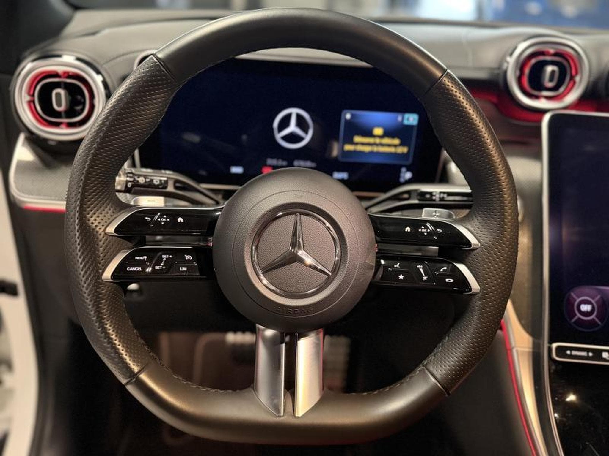 Mercedes GLC 200 AMG Line 4 Matic (2023) - Foto 7