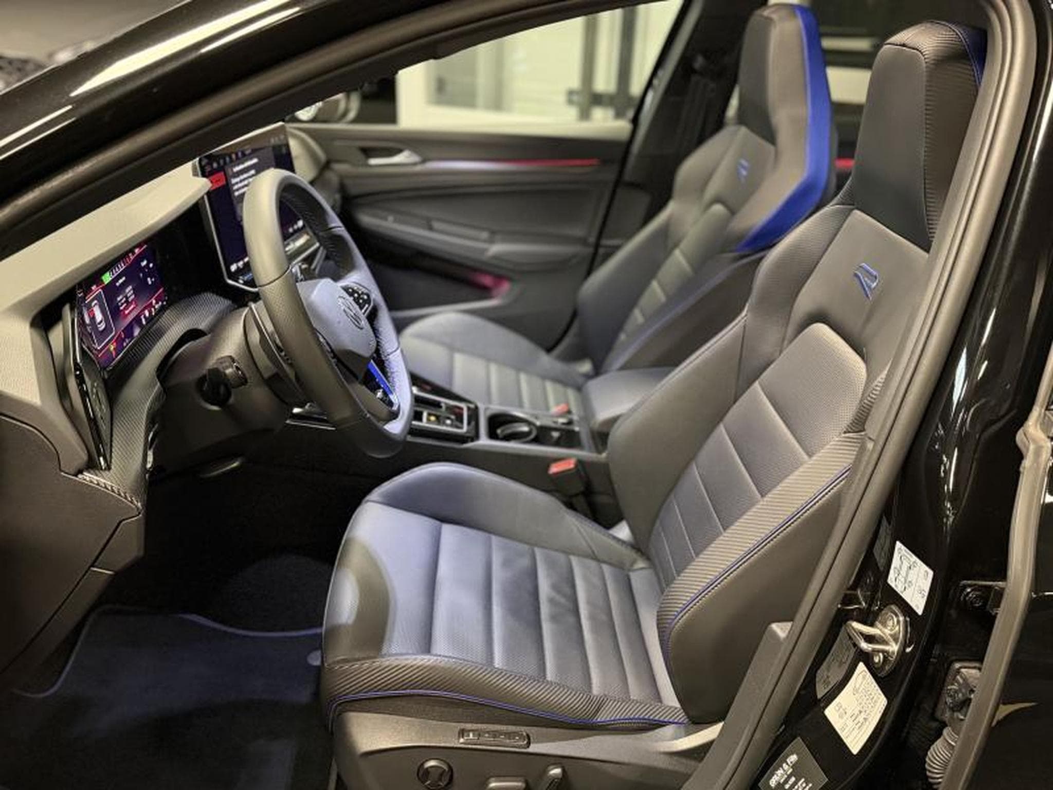 VW Golf VIII R Black Edition (2025) - Foto 11