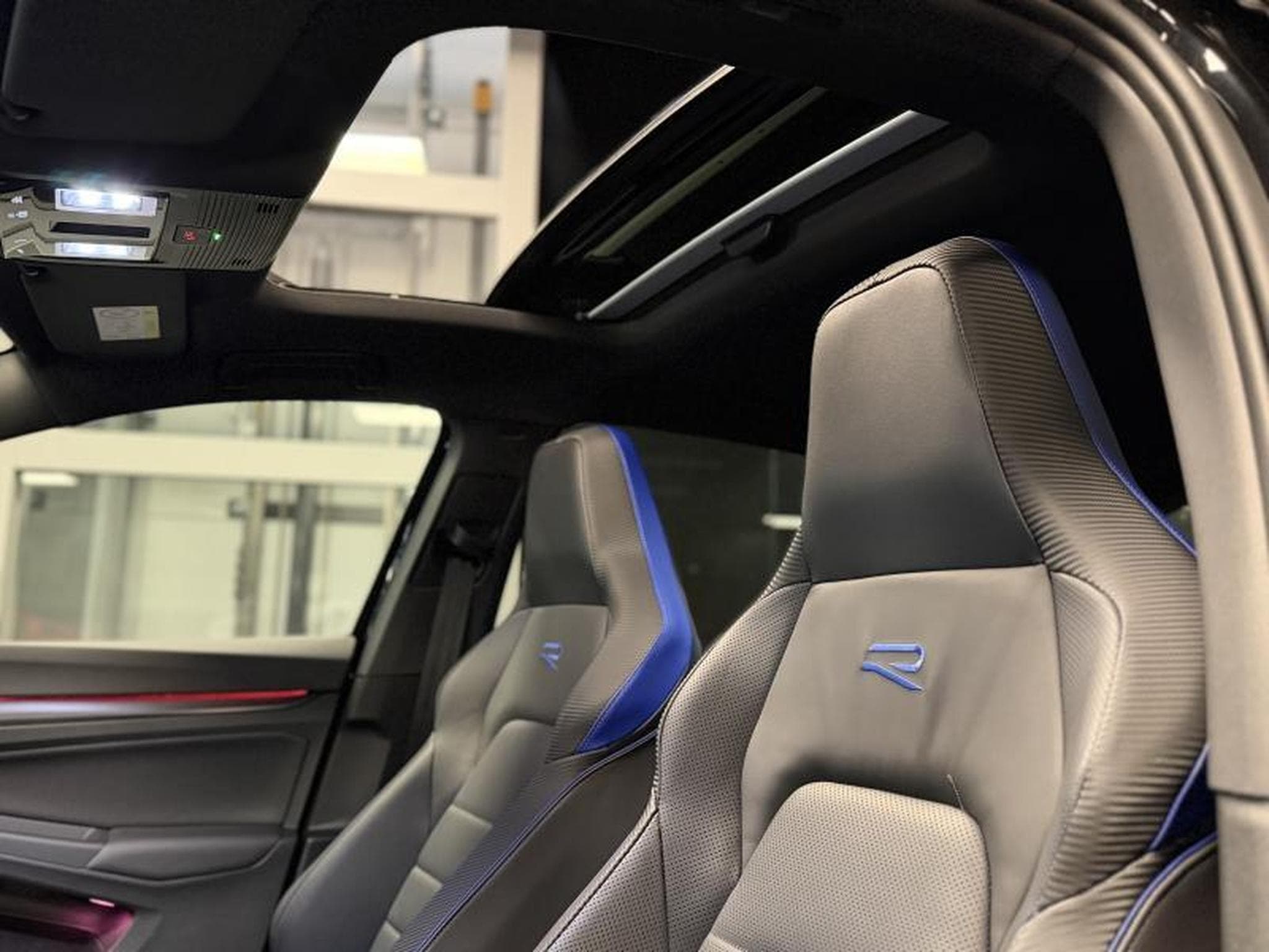 VW Golf VIII R Black Edition (2025) - Foto 15