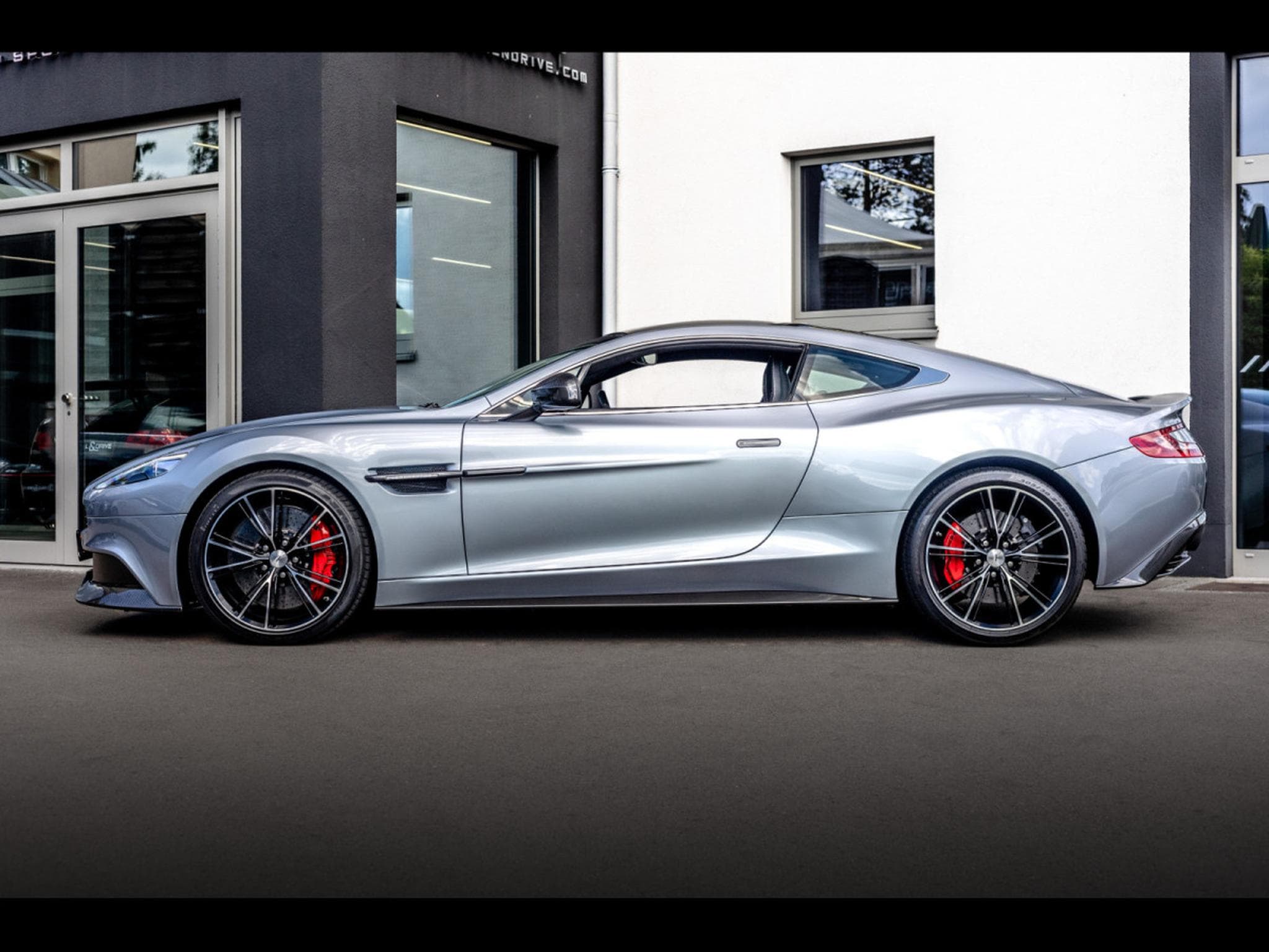 Aston-Martin Vanquish II COUPE 6.0 V12 (574 CH) - SKYFALL METALLIC (2013) - Photo 2