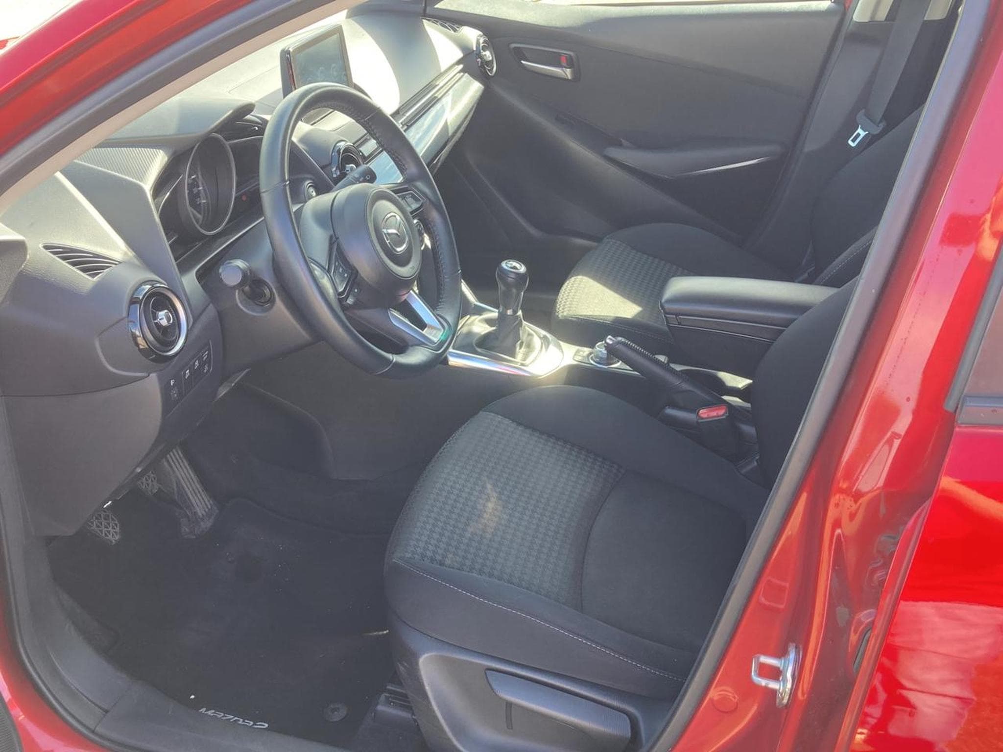 Mazda MAZDA 2 1.5 SKYACTIV-G 90 DYNAMIQUE (2018) - Photo 19