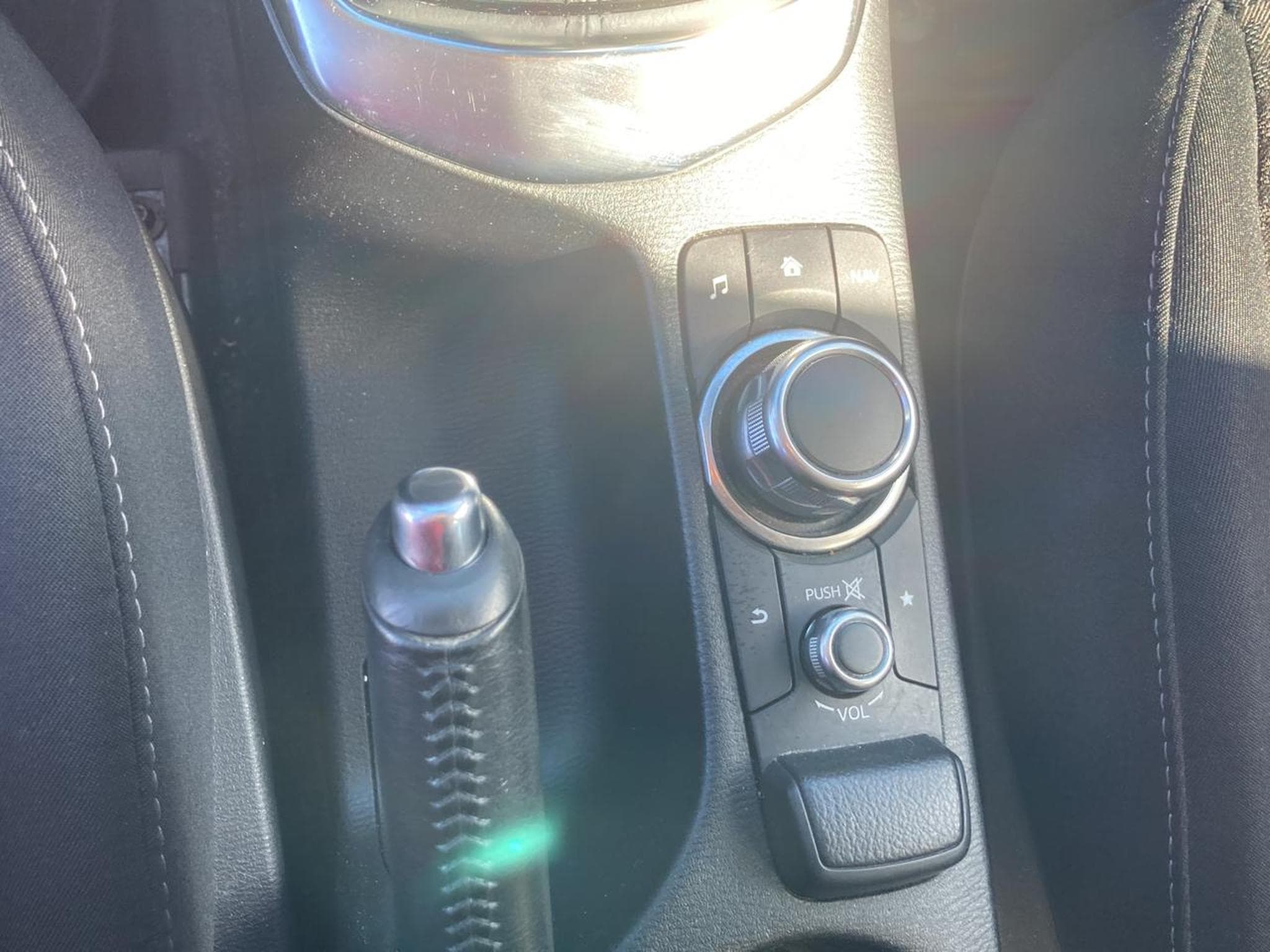 Mazda MAZDA 2 1.5 SKYACTIV-G 90 DYNAMIQUE (2018) - Photo 20