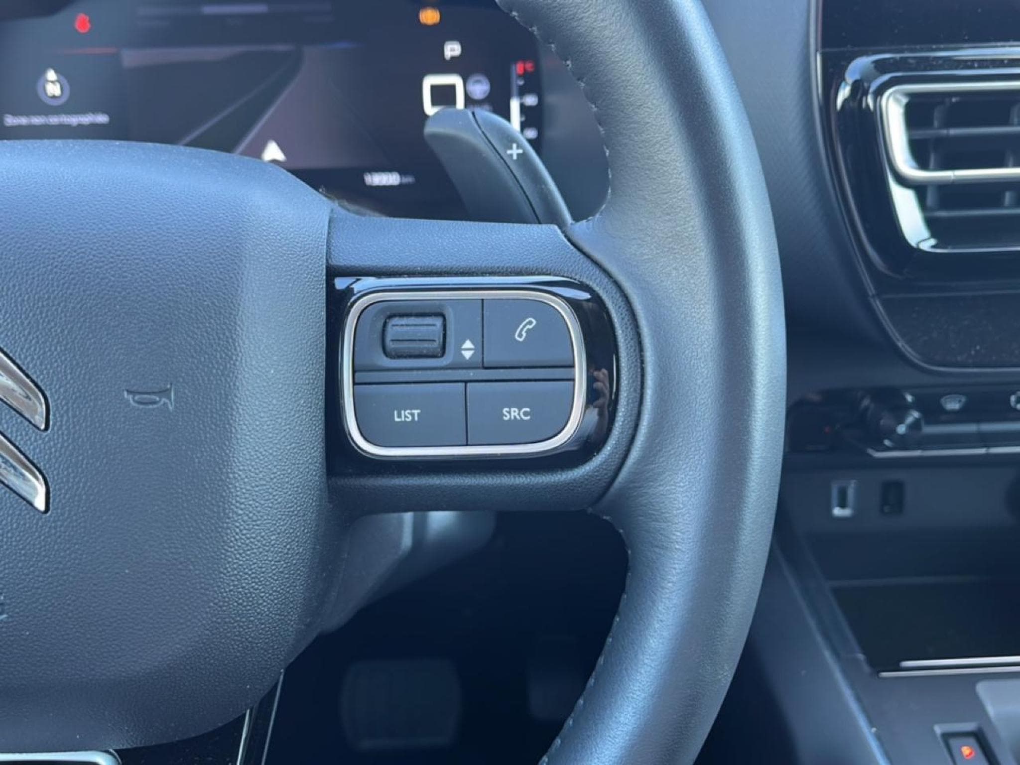 Citroen C5 AIRCROSS 1.2 HYBRIDE 145 MAX BOITE AUTOMATIQUE (2025) - Photo 17