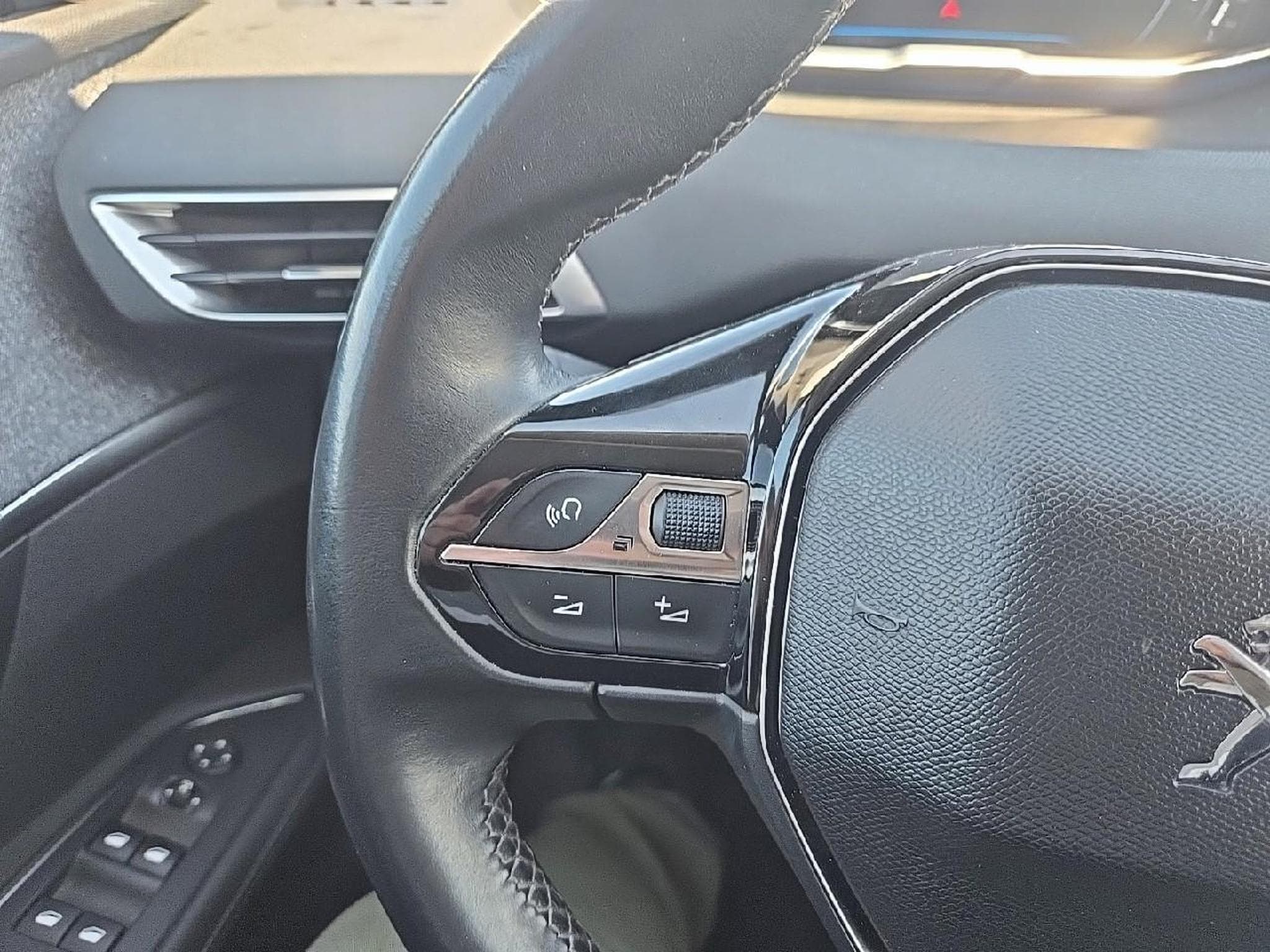 Peugeot 3008 2.0 BLUEHDI 150 ALLURE (2017) - Photo 14