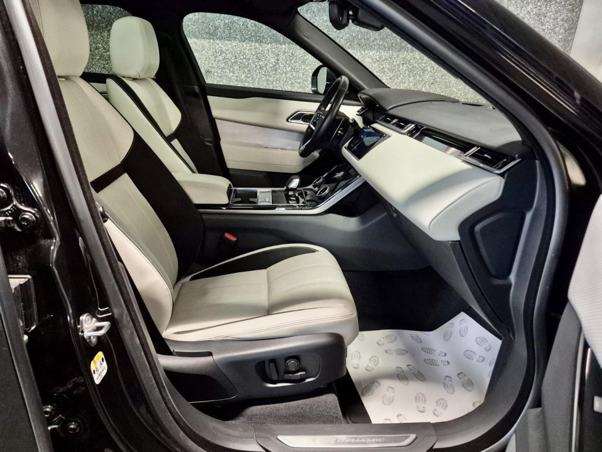 Land-Rover Range Rover Velar NEW MODEL P400 AWD R-DYNAMIC MERIDIAN PANO CUIR NAVI 1 HAND (2023) - Photo 4