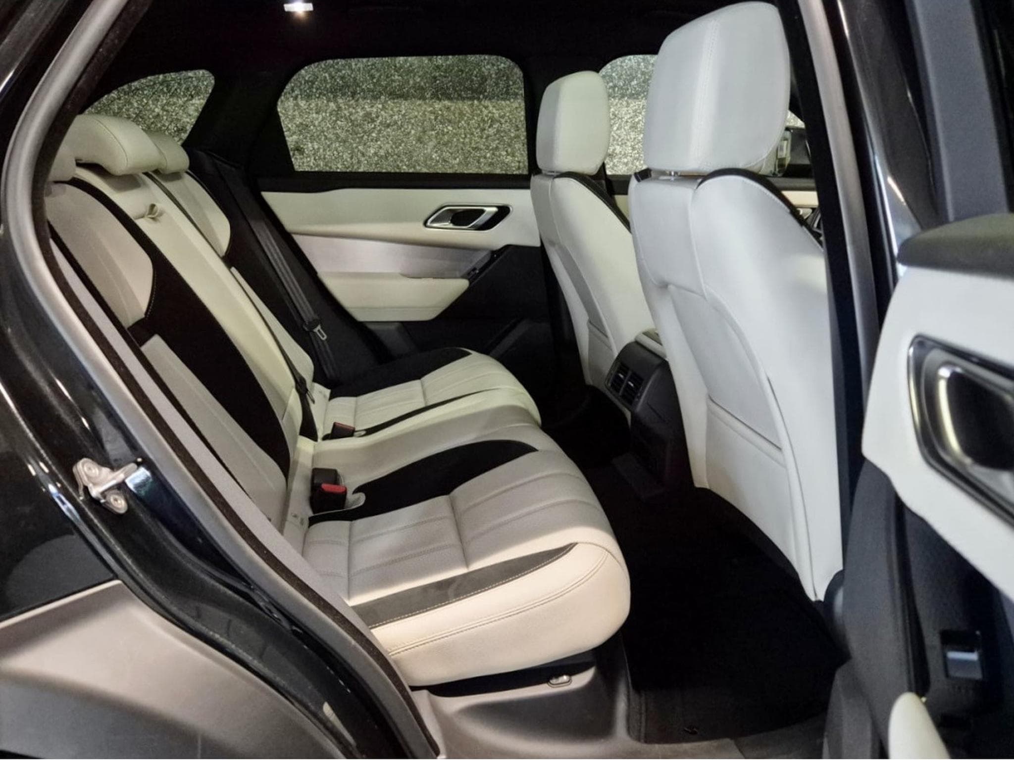 Land-Rover Range Rover Velar NEW MODEL P400 AWD R-DYNAMIC MERIDIAN PANO CUIR NAVI 1 HAND (2023) - Photo 6