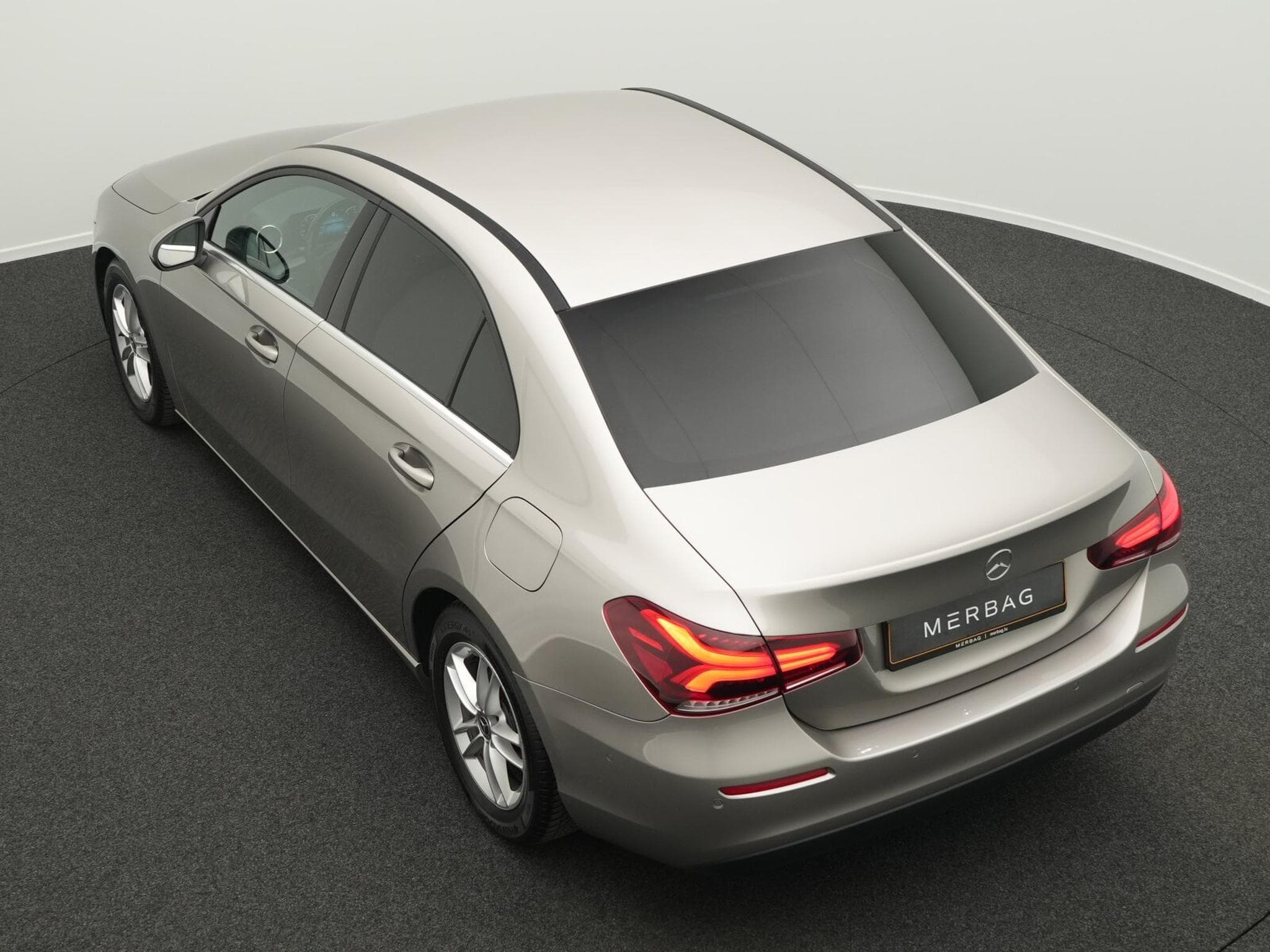Mercedes A 180 d Limousine (2019) - Photo 11