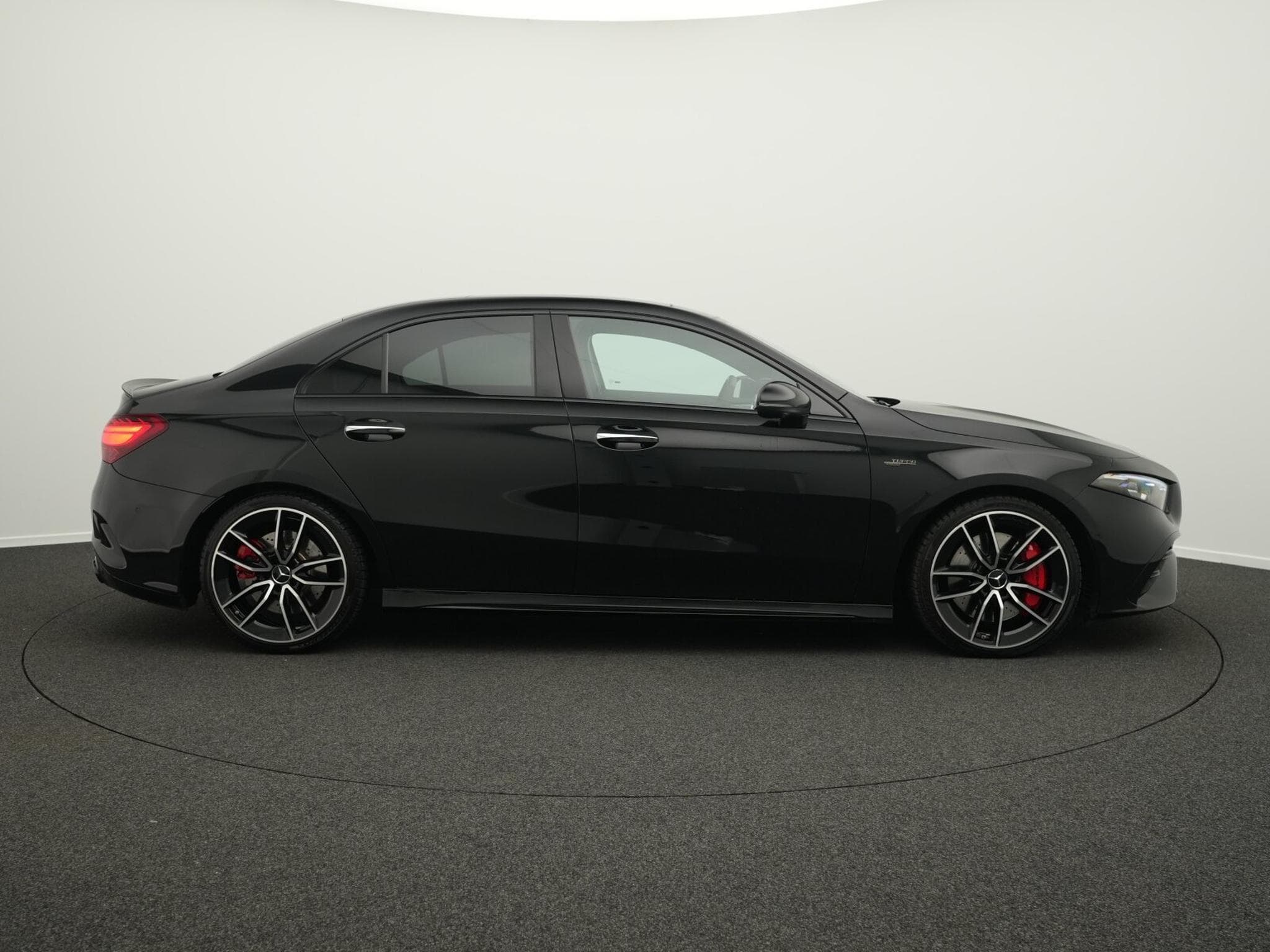 Mercedes A 35 AMG 4MATIC Limousine (2023) - Photo 5