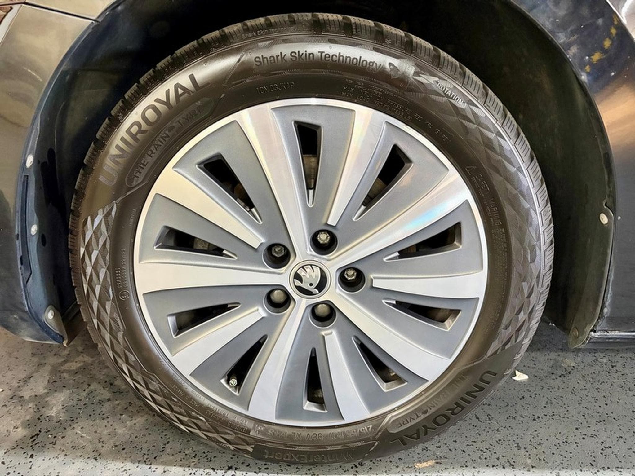 Skoda Superb Superb Combi 2.0 150cv STYLE Navig/SiègCh/ClimaA (2023) - Photo 3